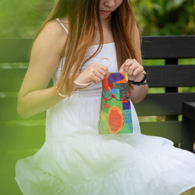 INSIDE OUT COLLECTION - SLING POUCH