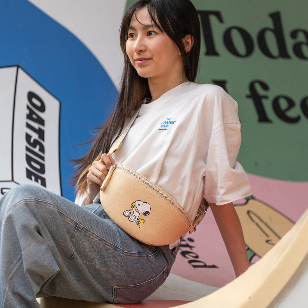 THE GALACTIC COLLECTION - SNOOPY & WOODSTOCK CROSSBODY BAG (LIGHT TAN)