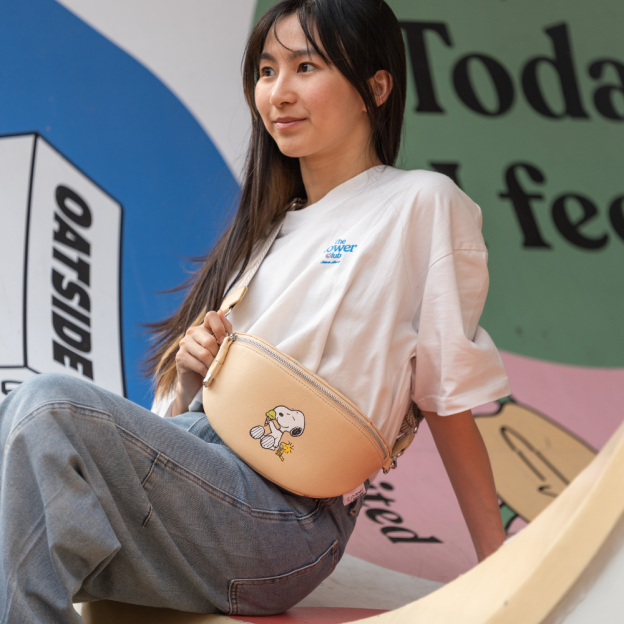 THE GALACTIC COLLECTION - SNOOPY & WOODSTOCK CROSSBODY BAG (LIGHT TAN)