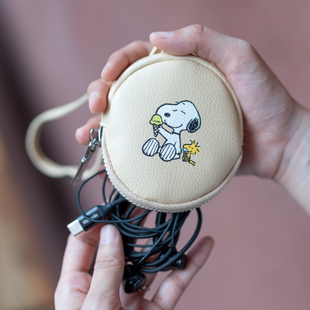 THE GALACTIC PLAYGROUND COLLECTION - SNOOPY & WOODSTOCK COIN POUCH CHARM (LIGHT TAN)