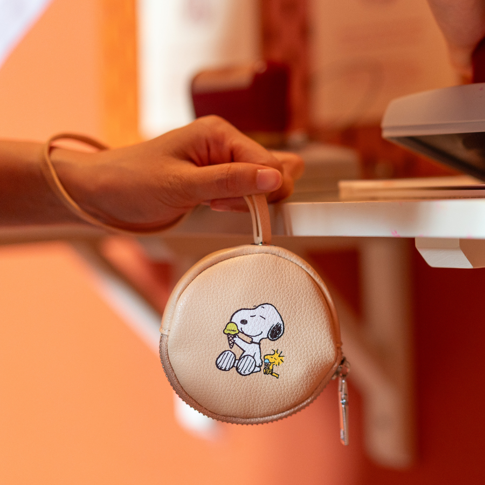 THE GALACTIC PLAYGROUND COLLECTION - SNOOPY & WOODSTOCK COIN POUCH CHARM (LIGHT TAN)