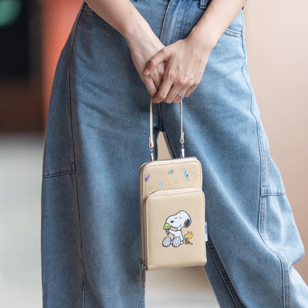 GALACTIC PLAYGROUND COLLECTION - SNOOPY & WOODSTOCK SLING WALLET (LIGHT TAN)