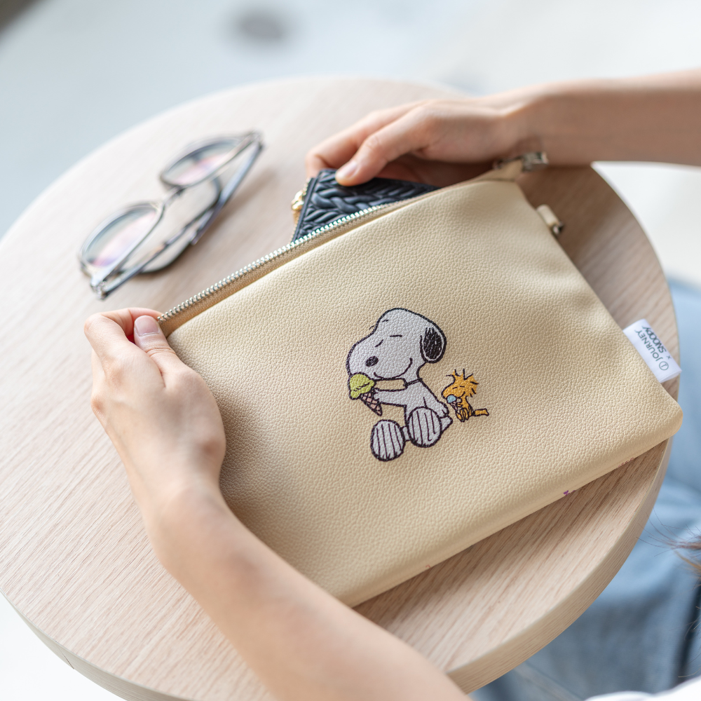 THE GALACTIC PLAYGROUND COLLECTION - SNOOPY & WOODSTOCK WRISTLET POUCH (LIGHT TAN)