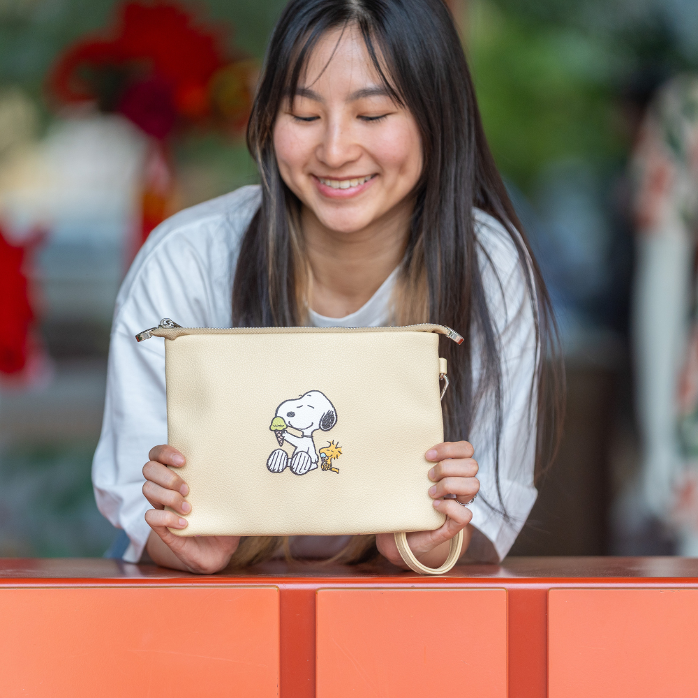 THE GALACTIC PLAYGROUND COLLECTION - SNOOPY & WOODSTOCK WRISTLET POUCH (LIGHT TAN)