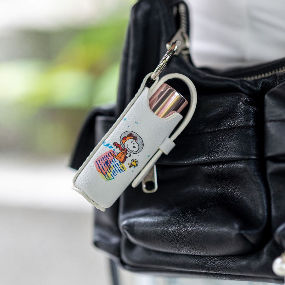 THE GALACTIC PLAYGROUND COLLECTION - SNOOPY & WOODSTOCK LIPSTICK HOLDER CHARM (WHITE)