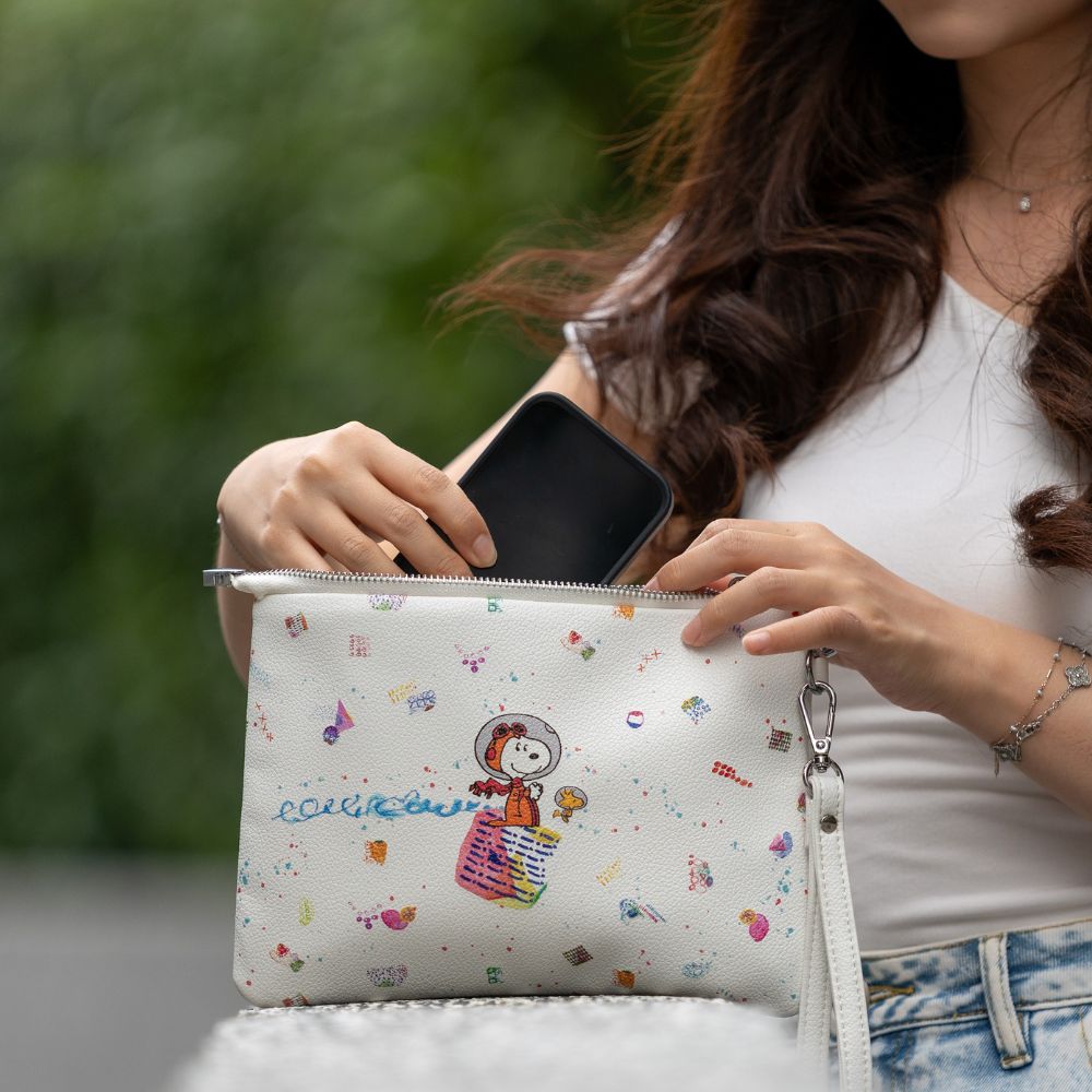THE GALACTIC PLAYGROUND COLLECTION - SNOOPY & WOODSTOCK WRISTLET POUCH (WHITE)
