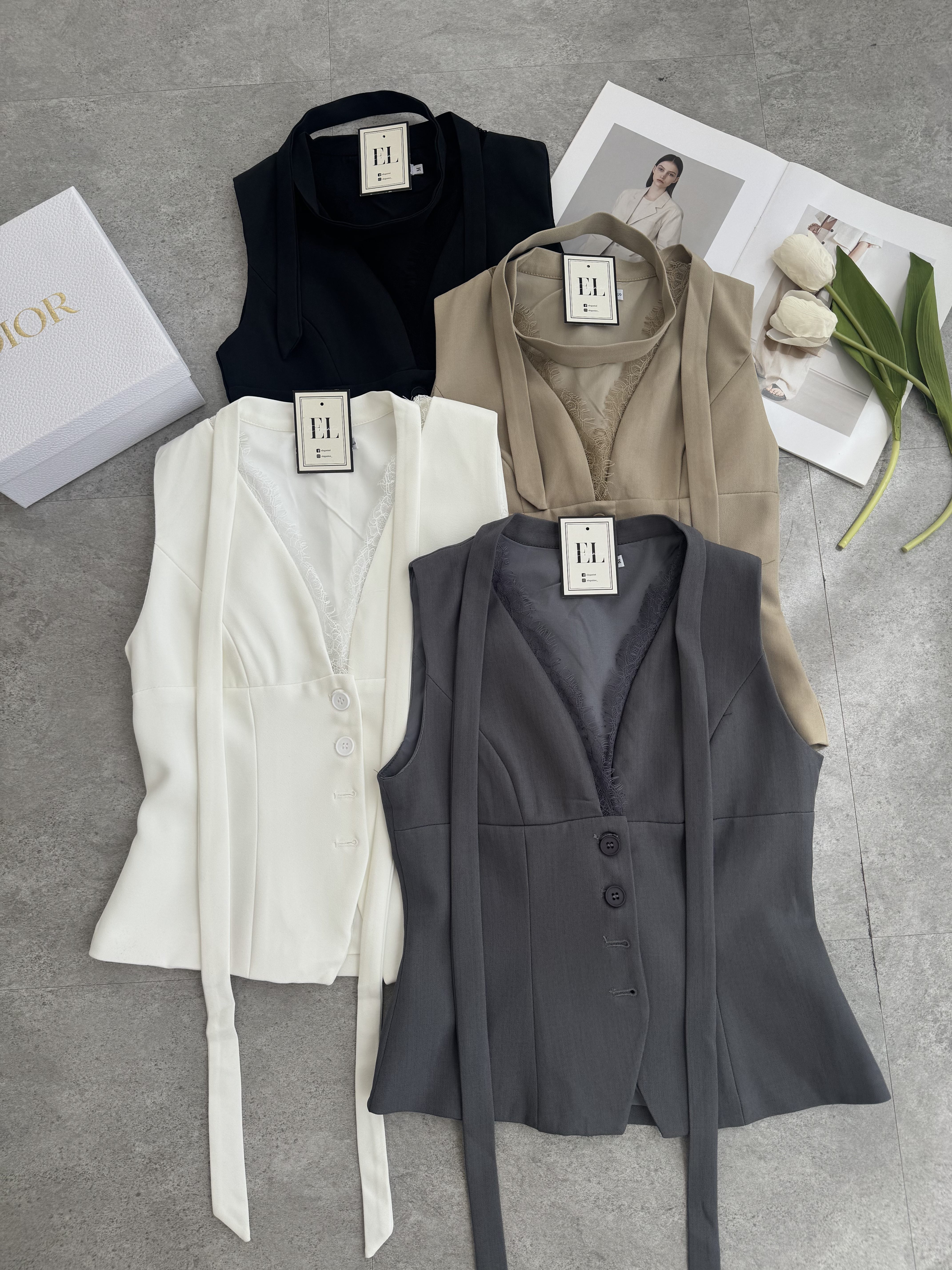 低领蕾丝边颈项带马甲