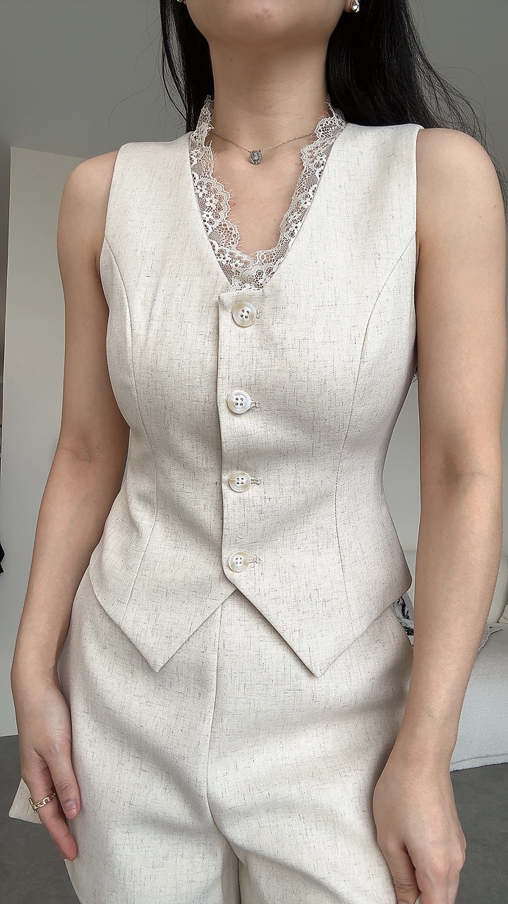 《高级系列》 蕾丝边修身版马甲