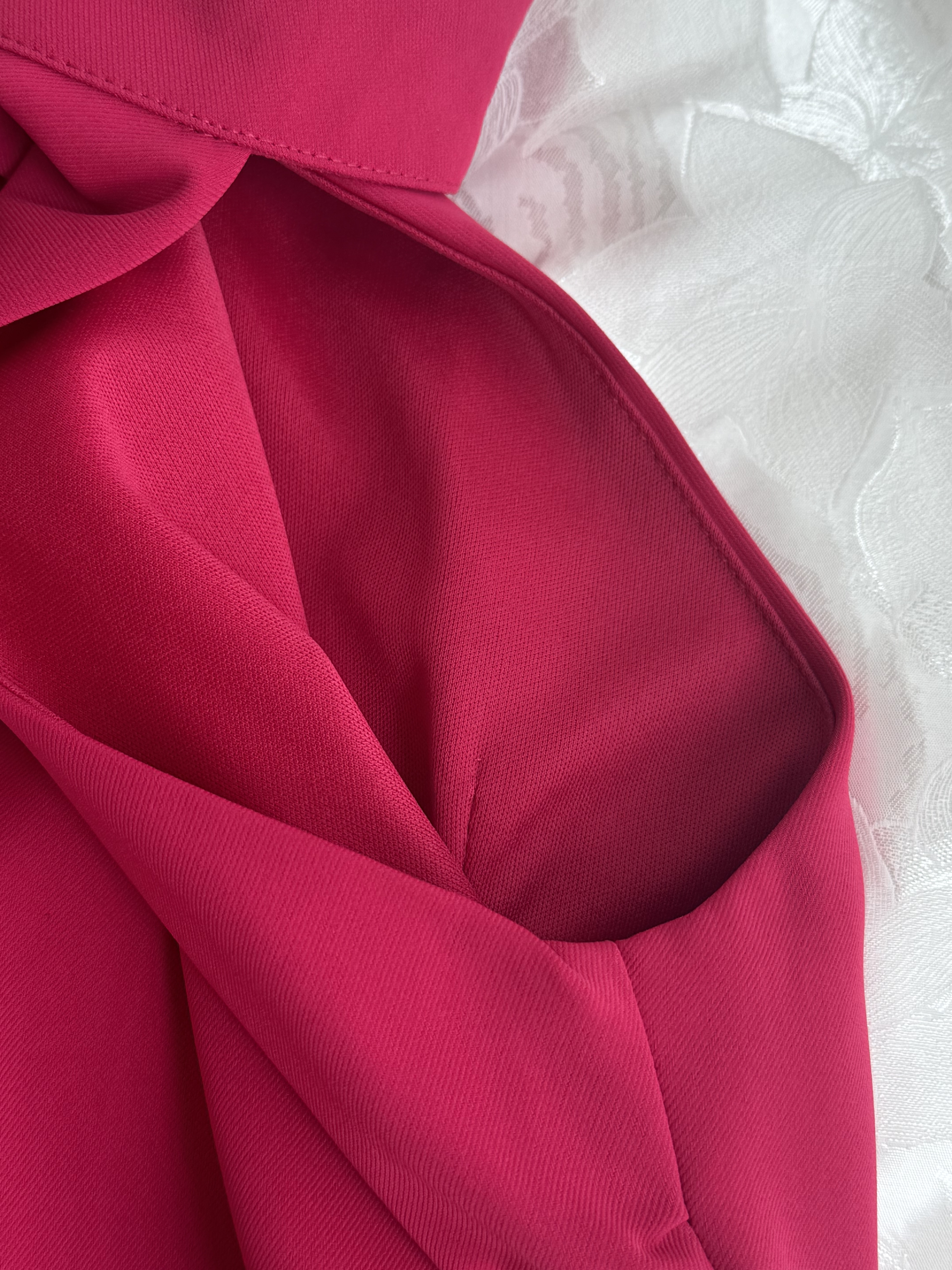 优雅挂脖修腰上衣