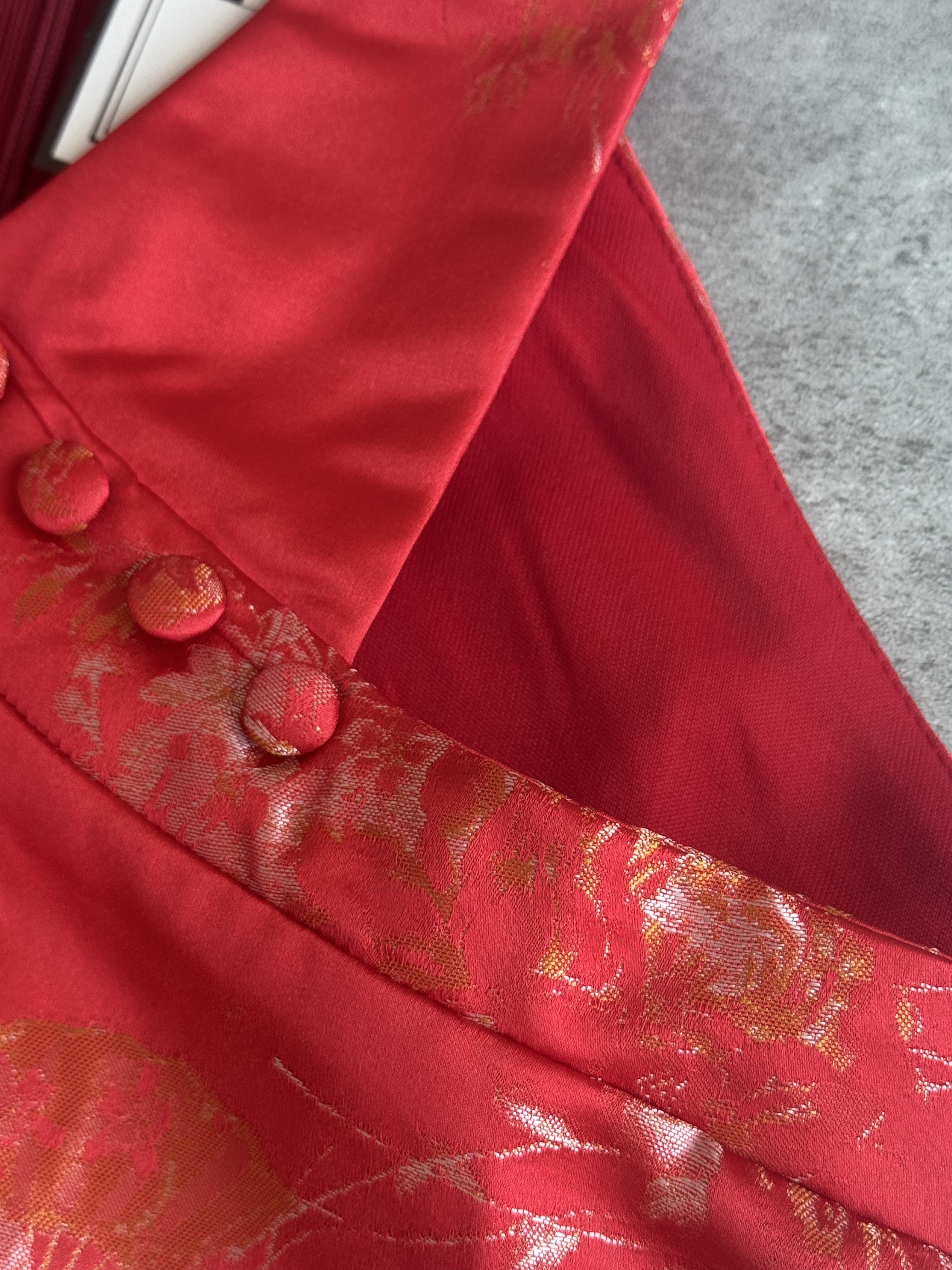 《新年旗袍》挂脖宽摆刺绣短裤套装