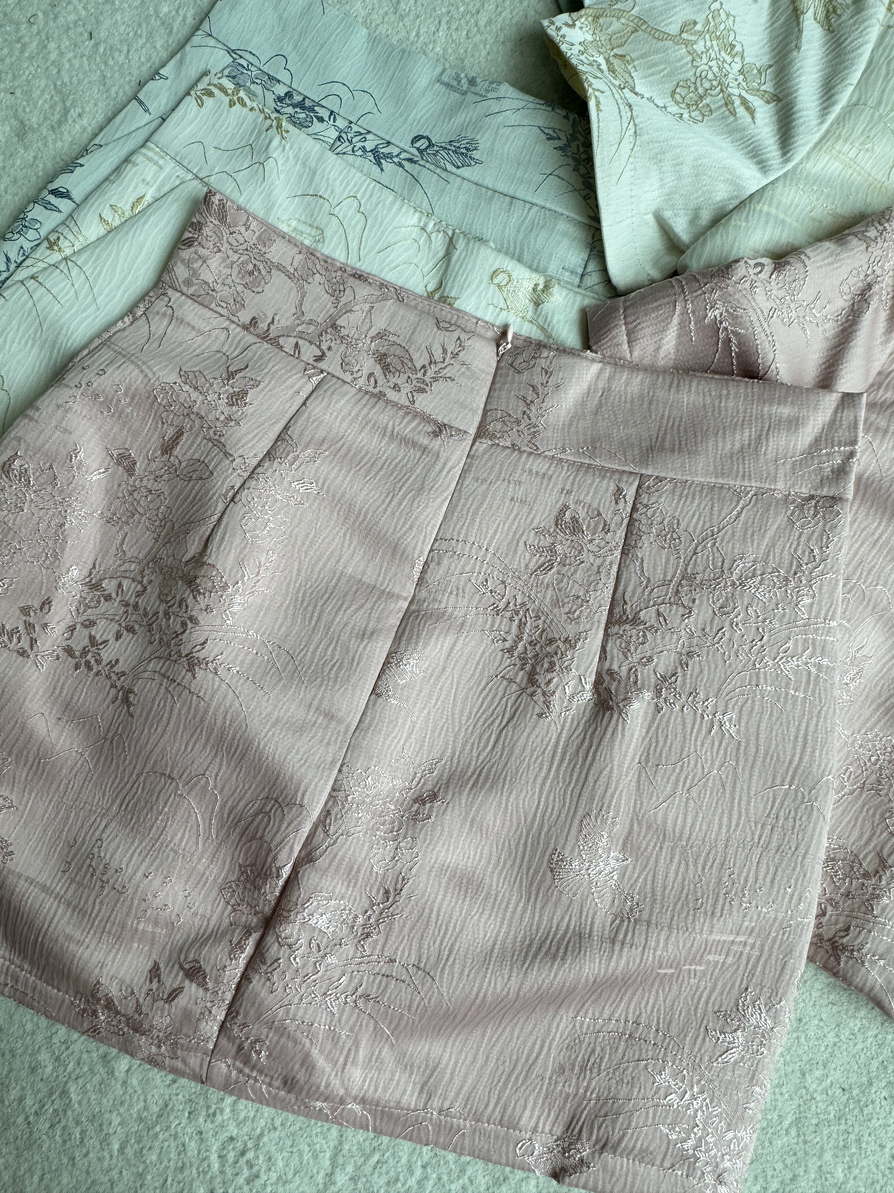 双辫扣短短袖刺绣旗袍短裙套装