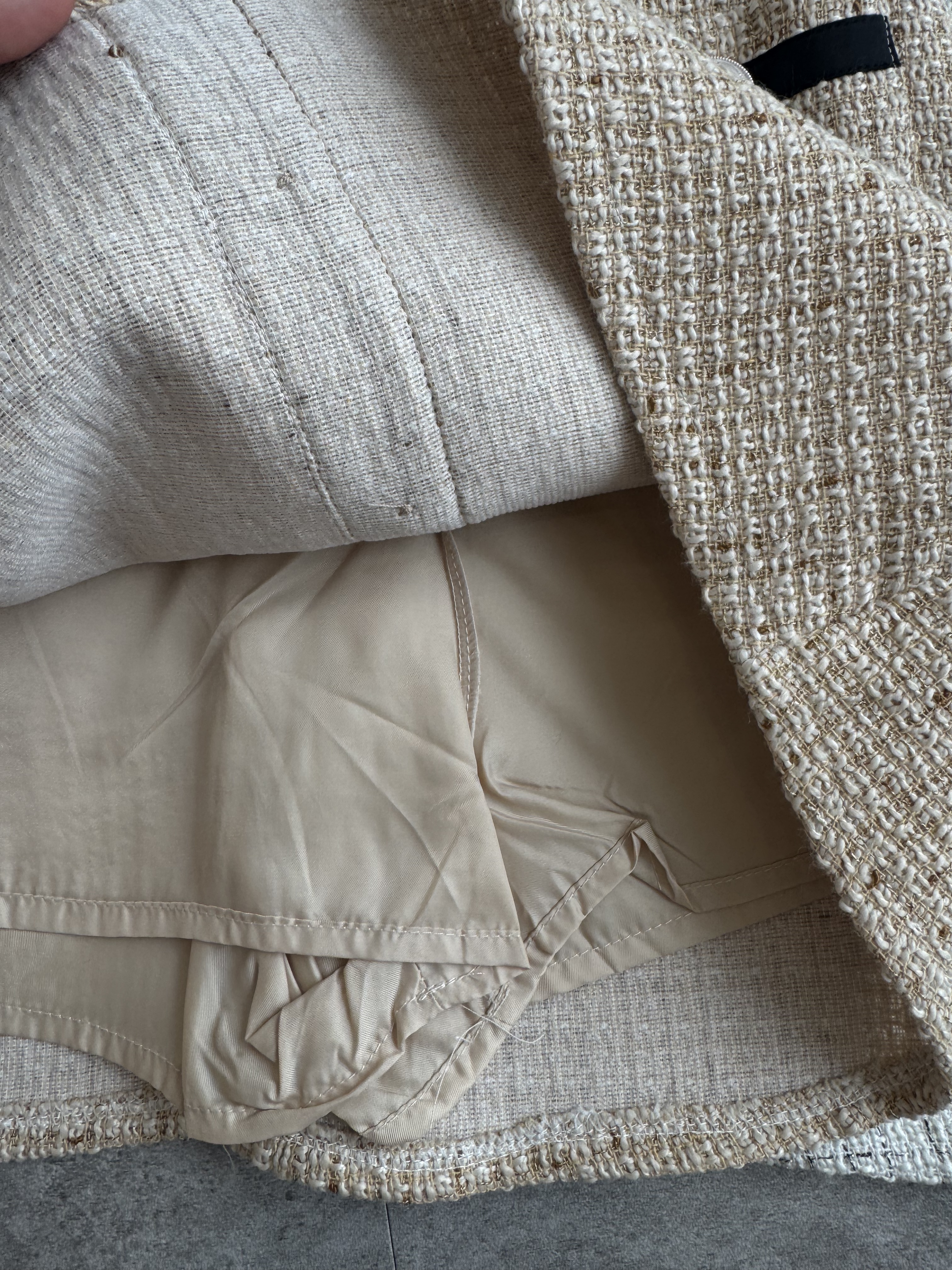 小香风珍珠扣短裙套装