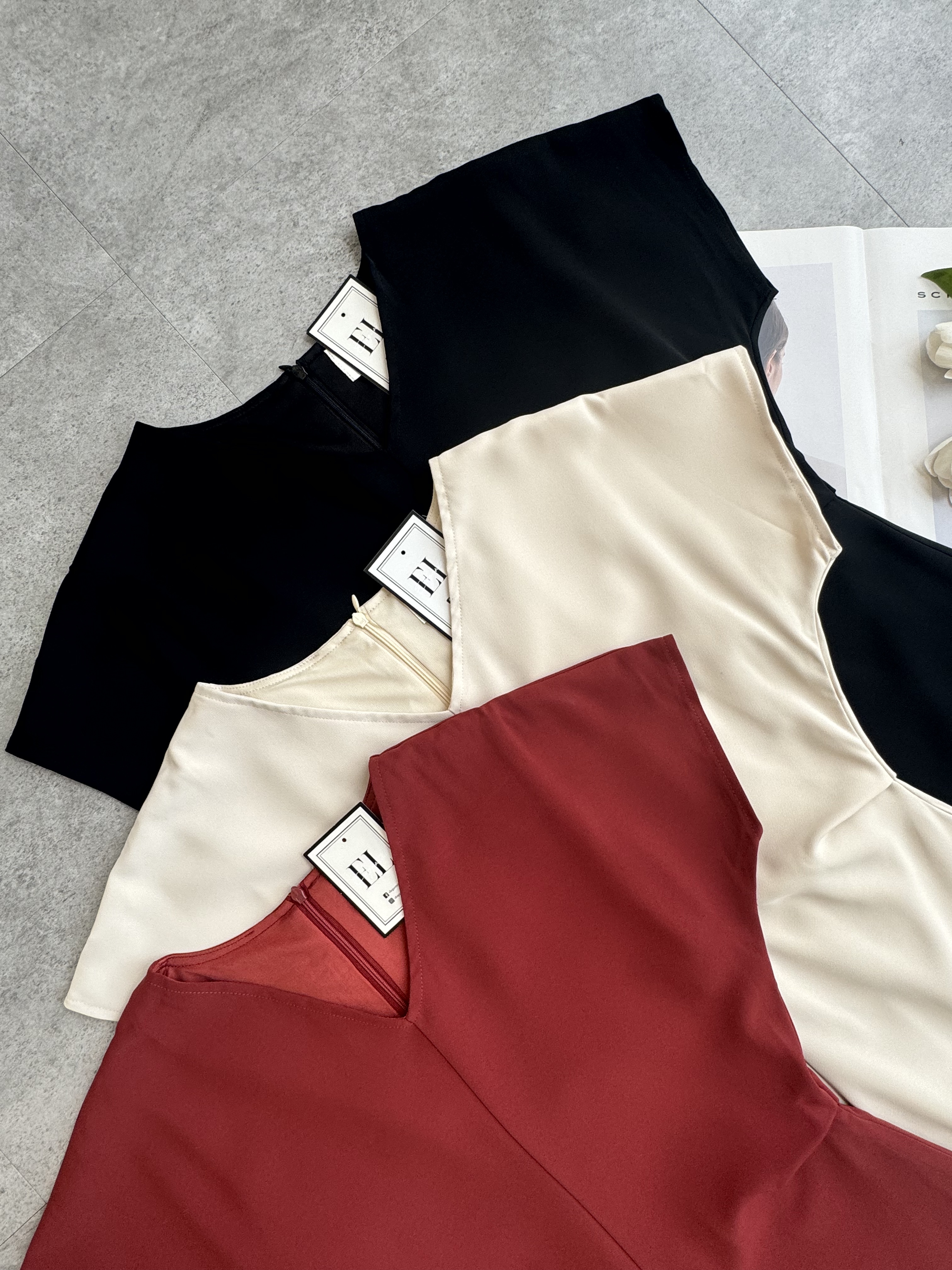 简约大方文雅修腰滑面Dress