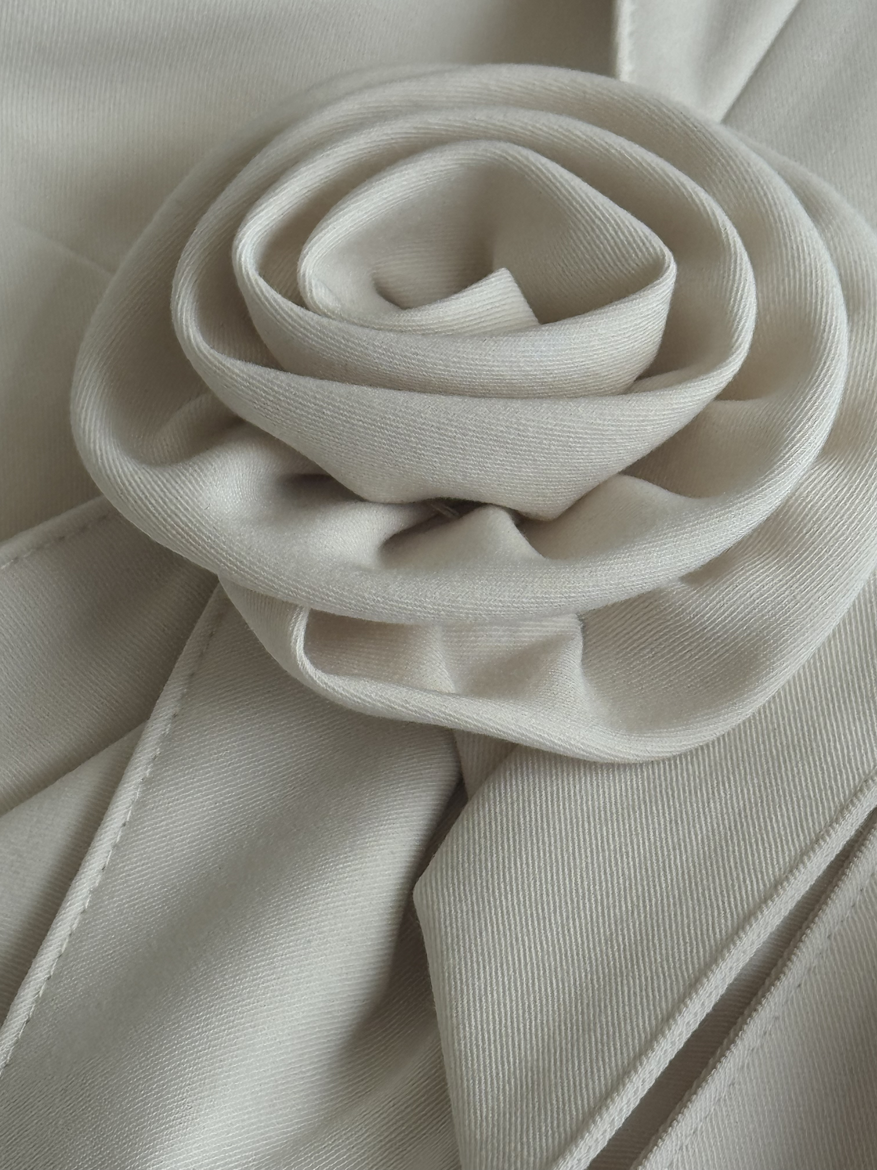 气质玫瑰斜尾挂脖Top