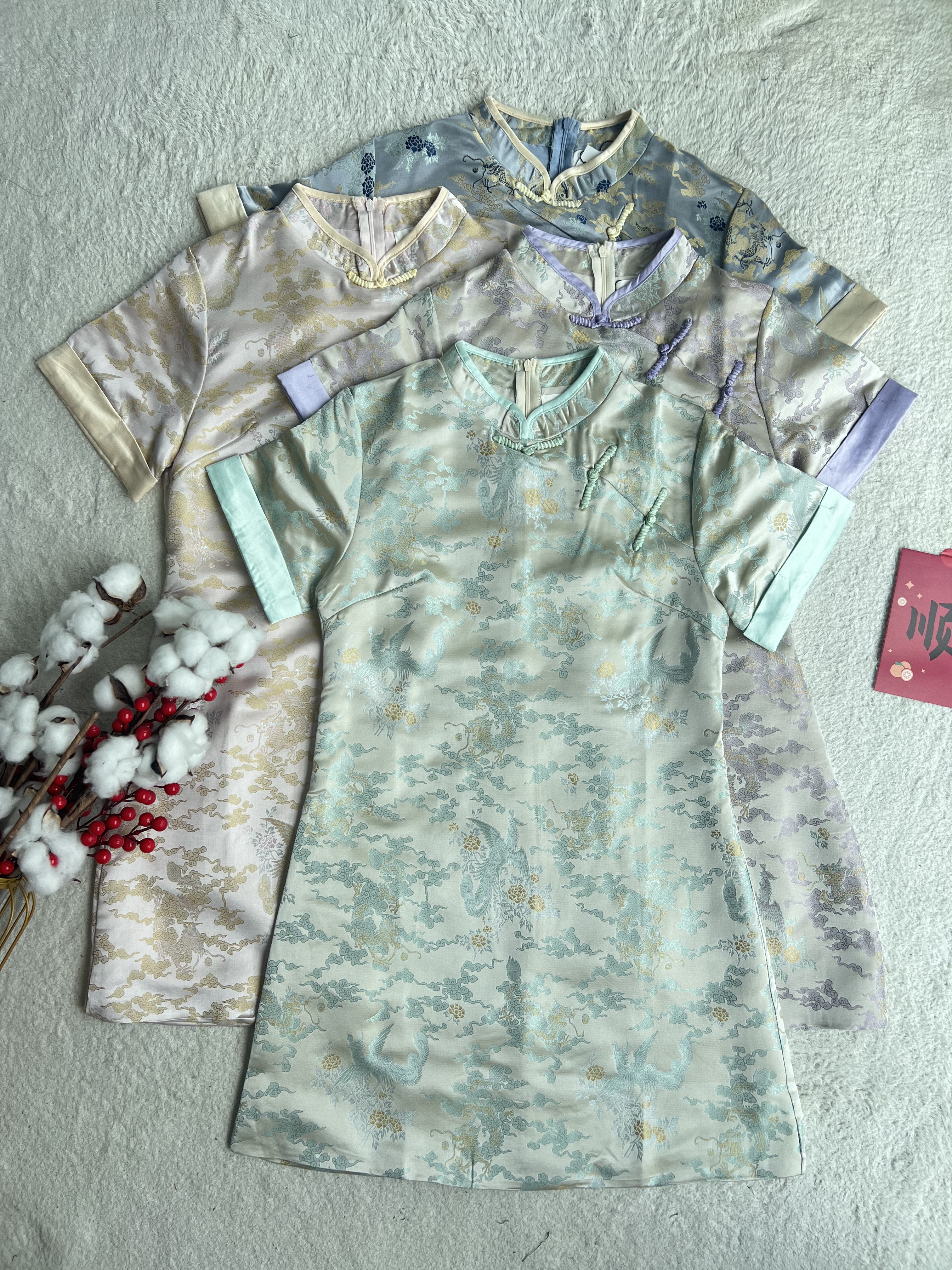 （情侣-女） 清秀缎面刺绣连身裙旗袍.