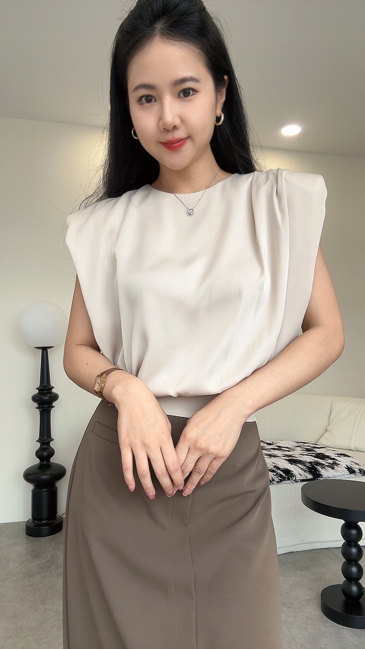 知性风垫肩出袖绑腰缎面Top