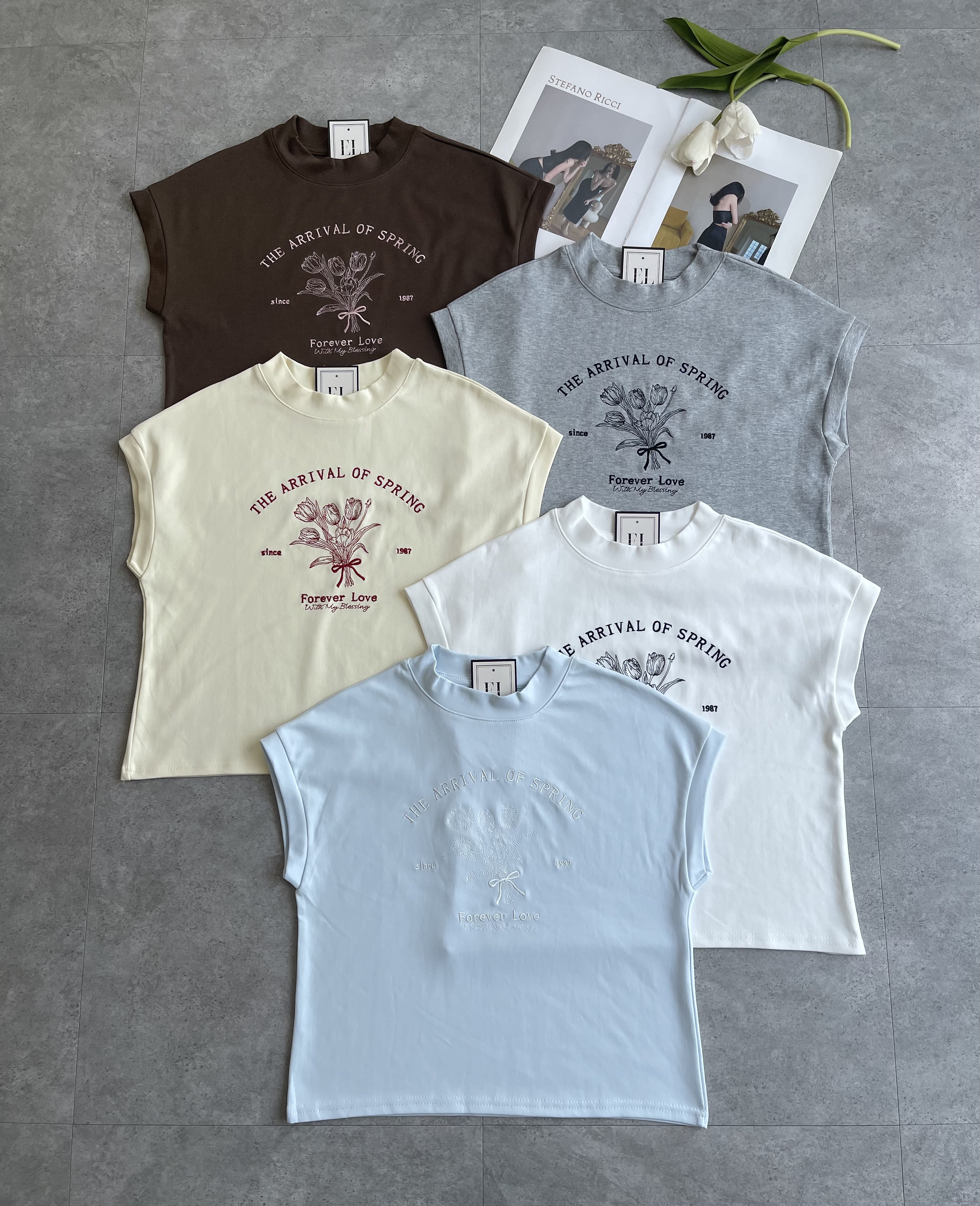 落肩袖贴脖领文字Tee
