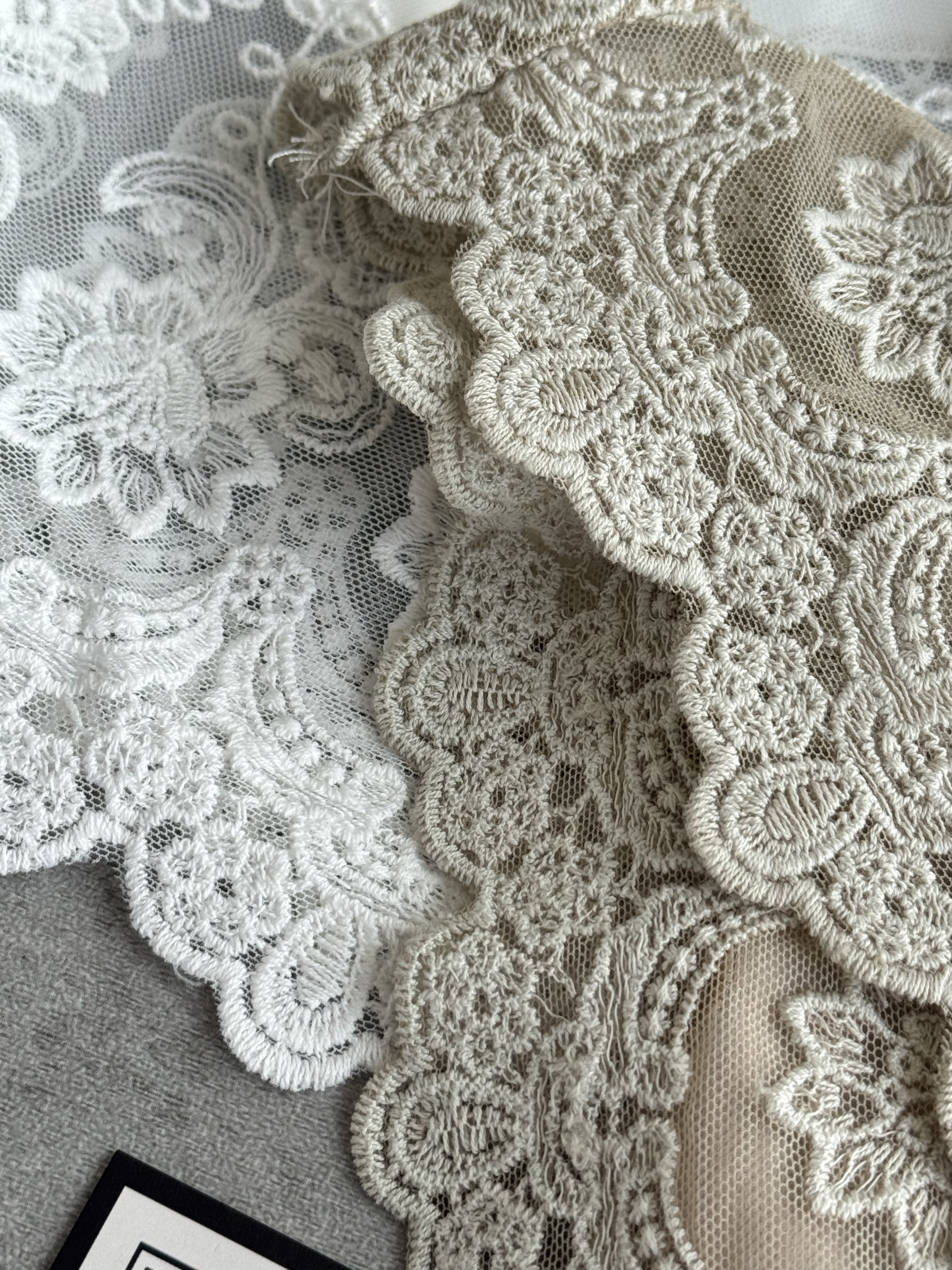 蕾丝边滑面长裙