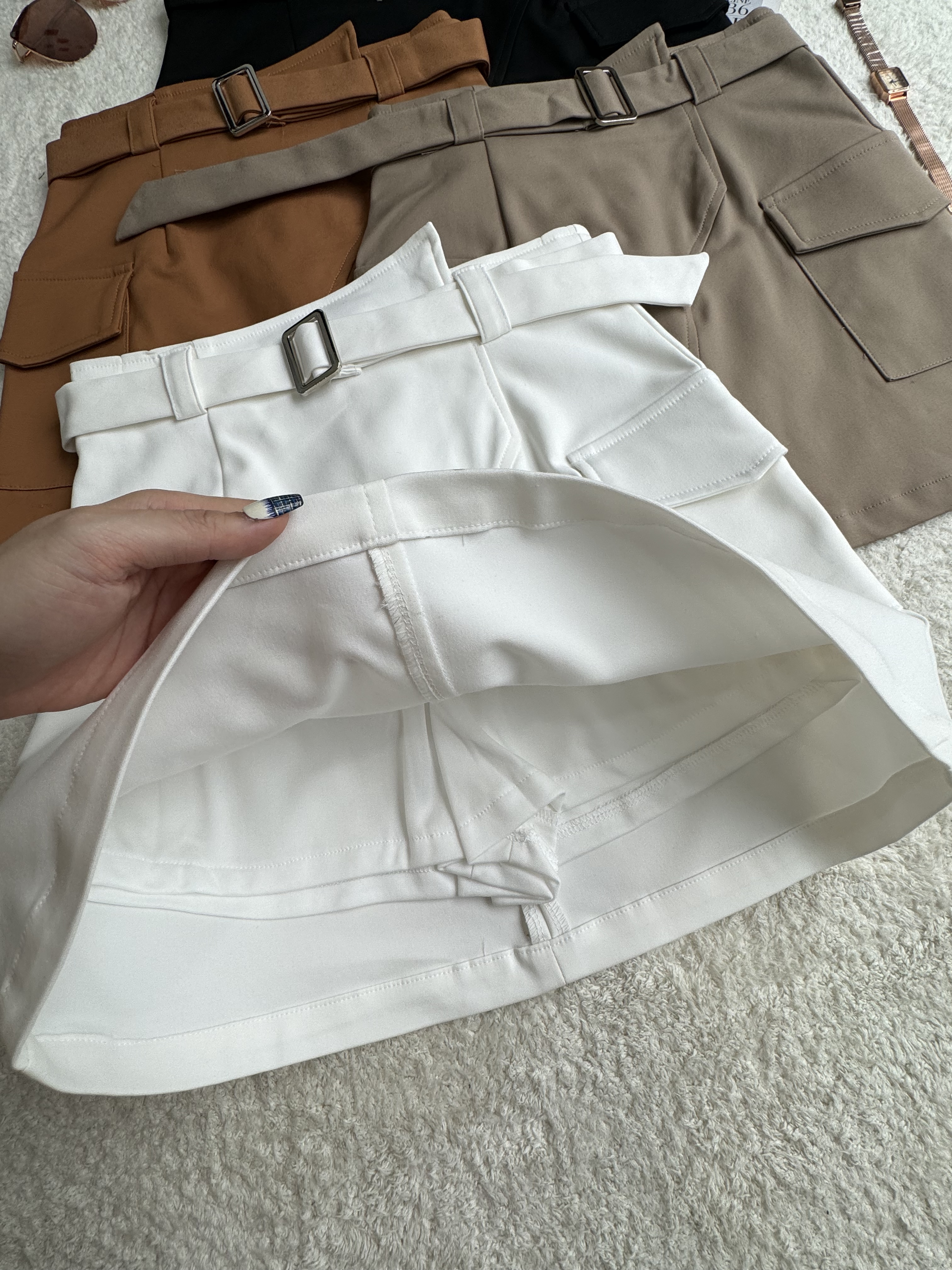 腰间不规则设计裙