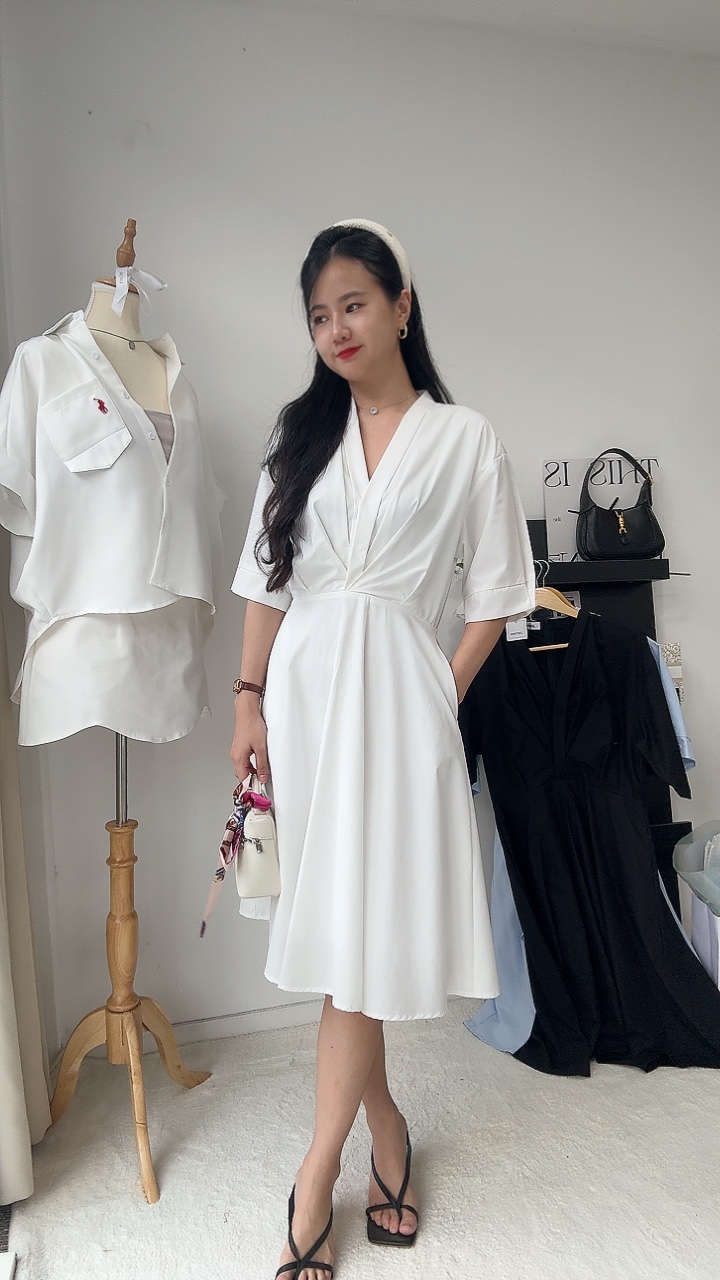 气质V领中袖长裙