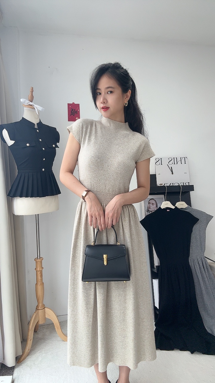 气质落肩袖中高领针织连身裙