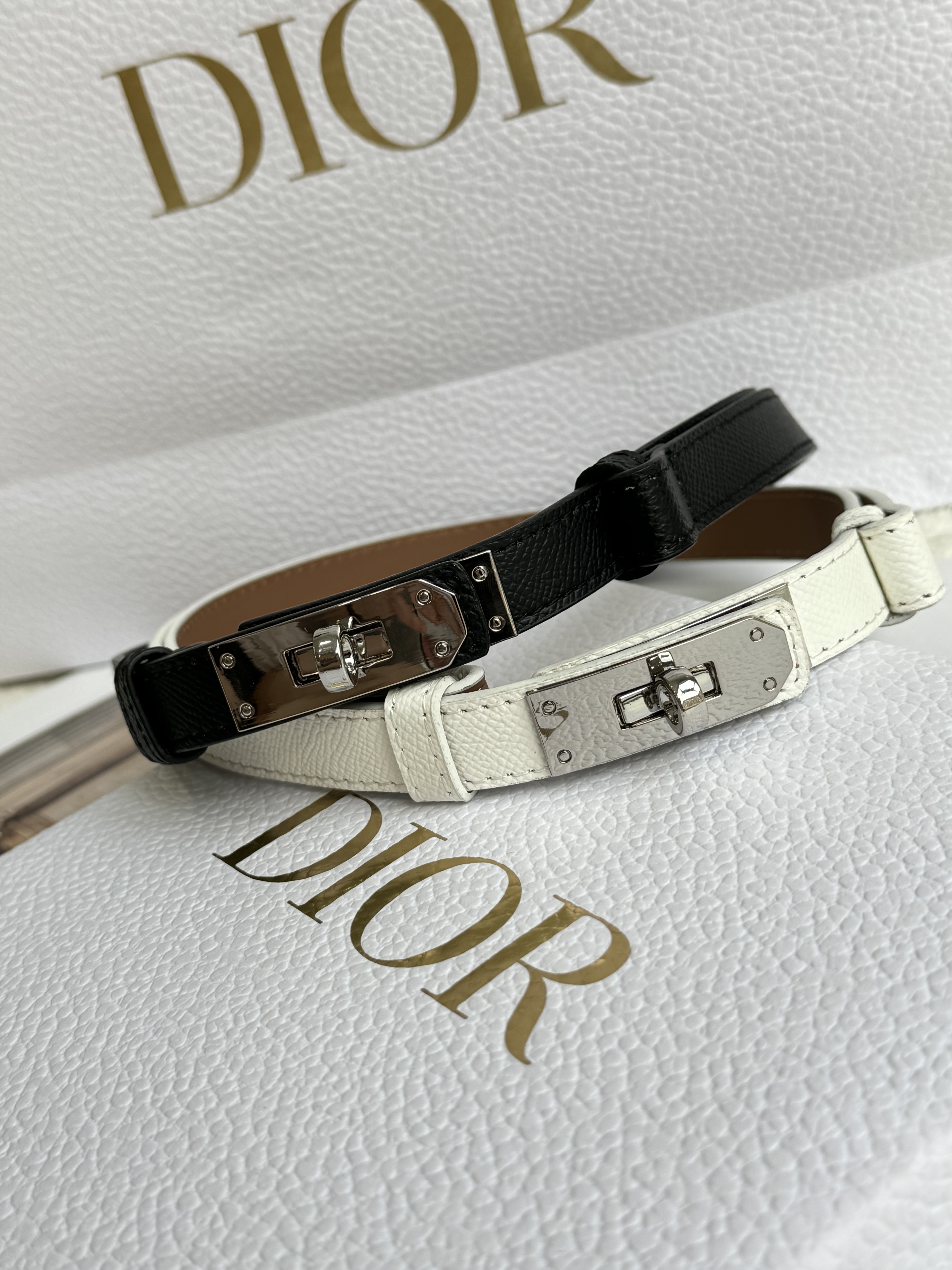 爱马风银锁调节真皮腰带