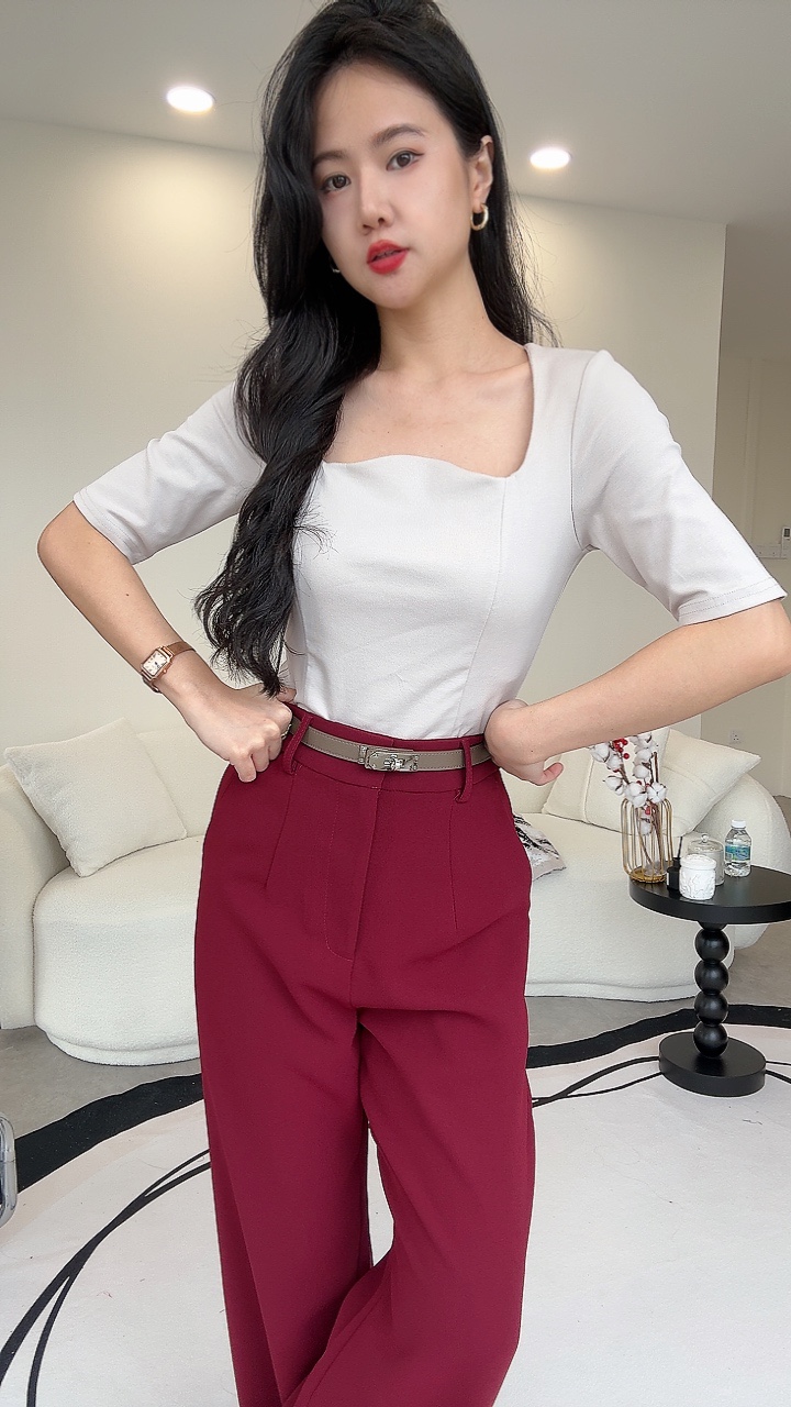 中袖圆弧方领上衣