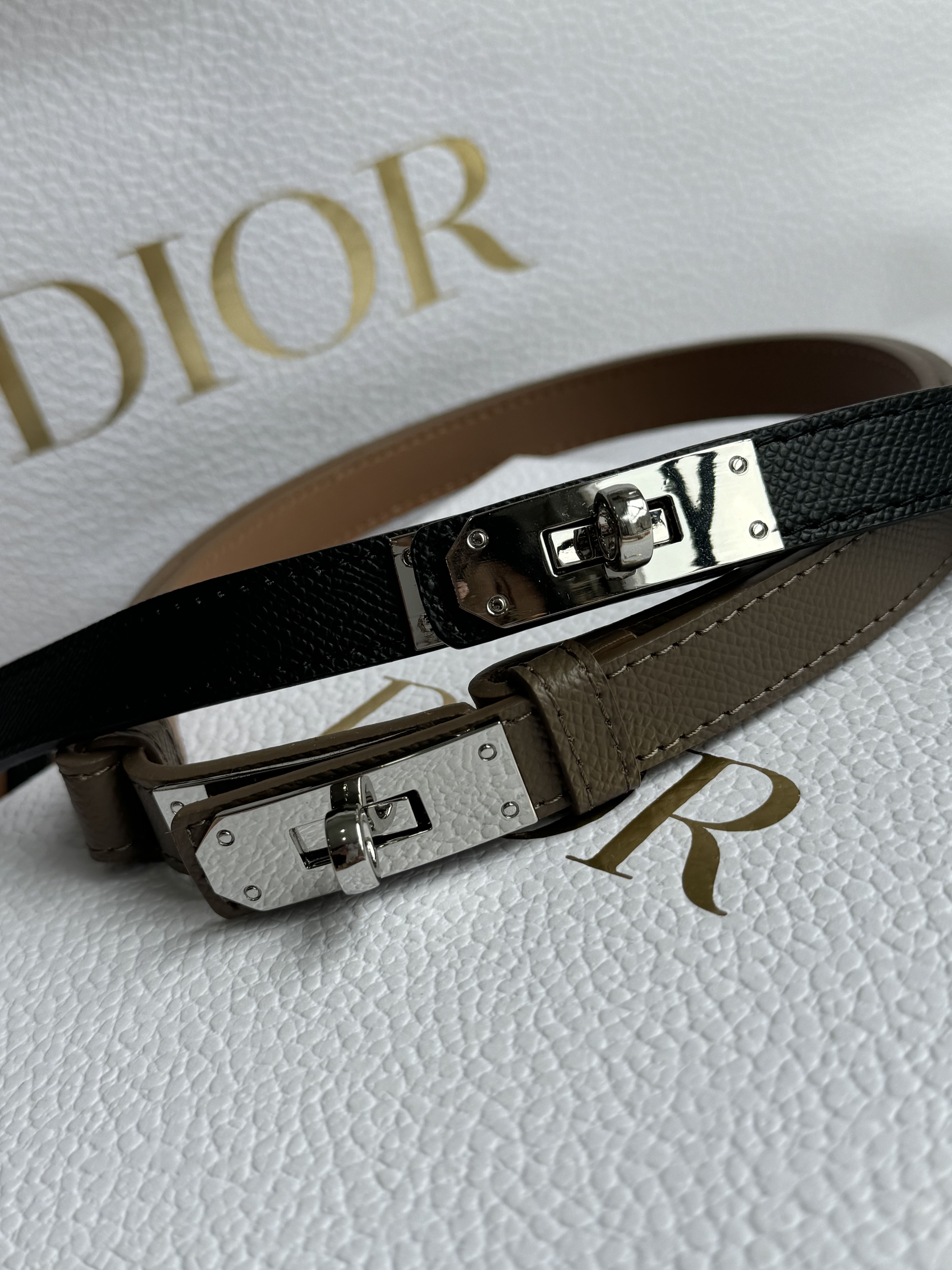 爱马风银锁调节真皮腰带