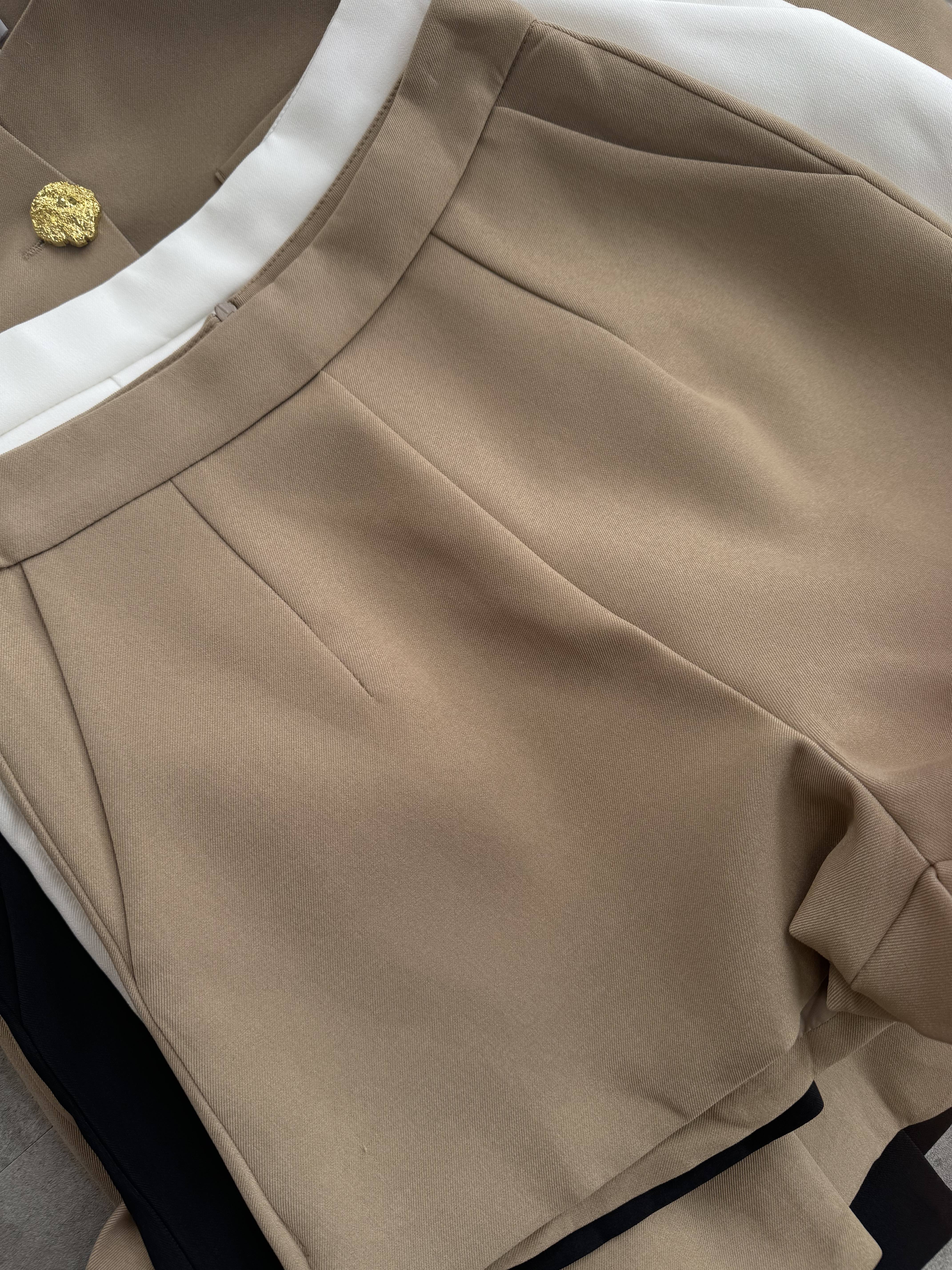  复古大金扣垫肩外套短裤套装