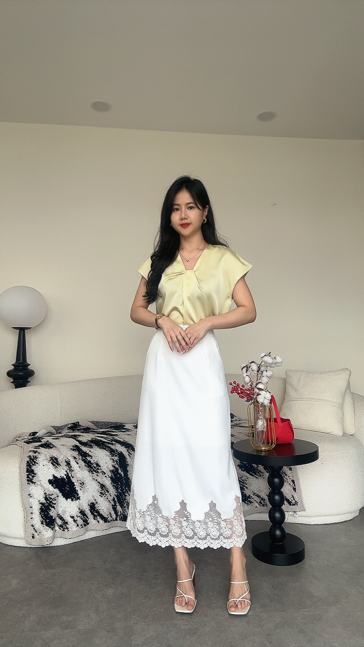 蕾丝边滑面长裙