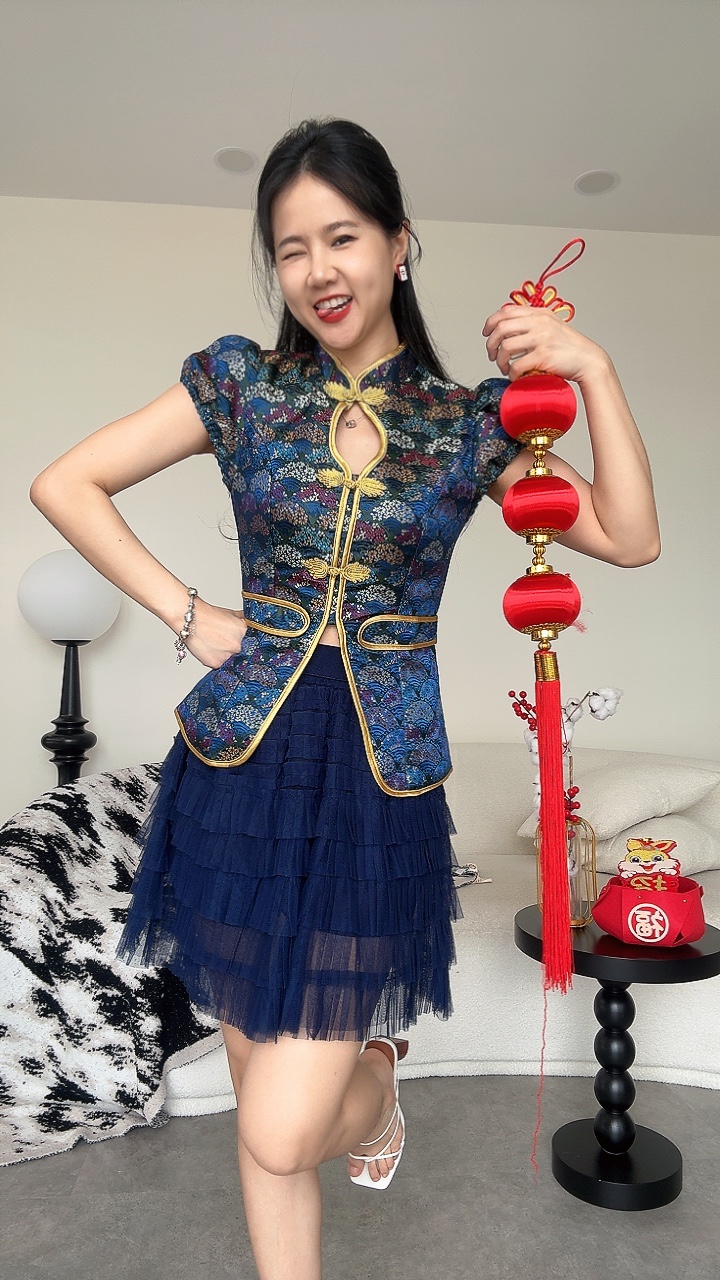 《新年旗袍》纱裙扇子刺绣套装