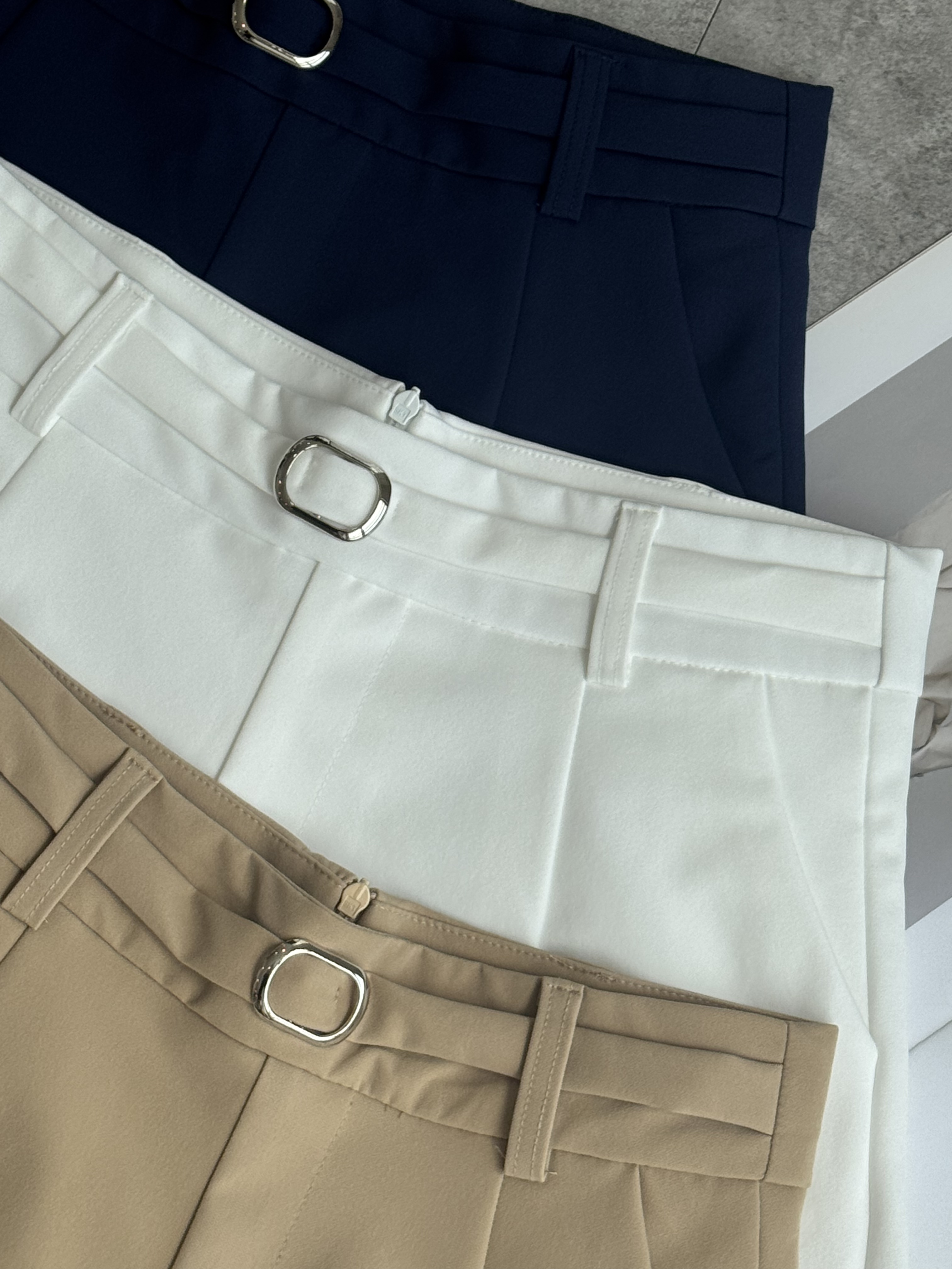 银扣两侧拉链短裤裙