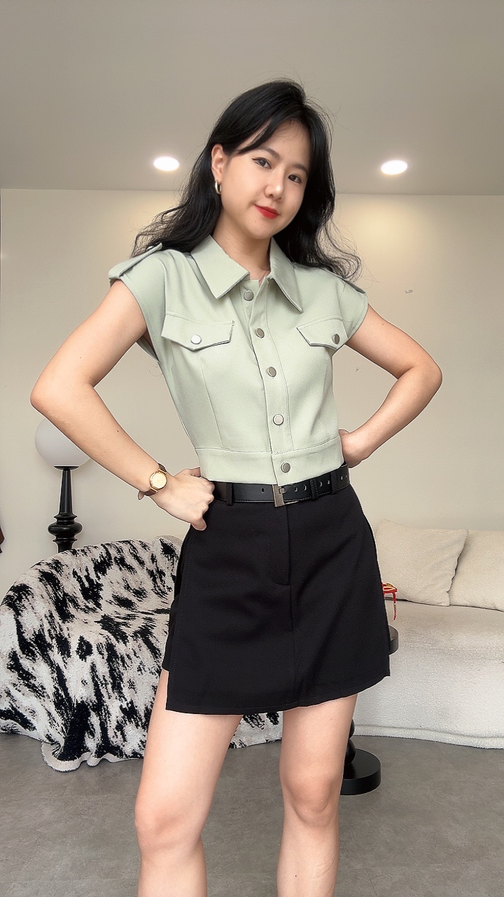 两侧开边设计厚西装高质感短裙