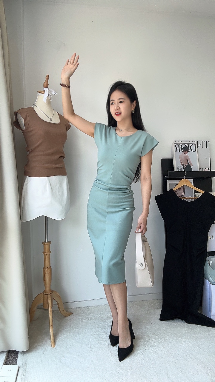 优雅收腰皱褶连身裙