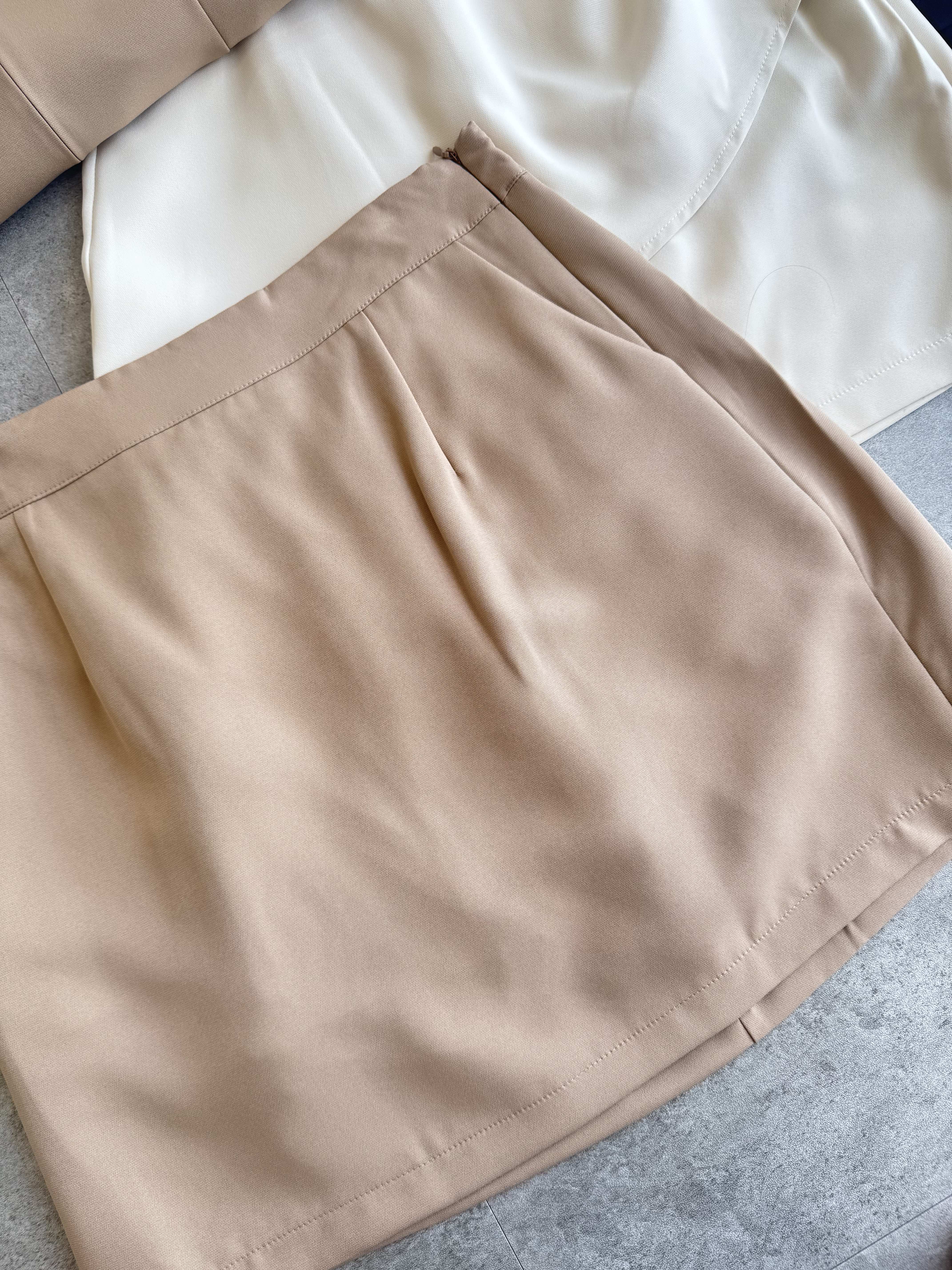 OL收腰斜尾短裙套装