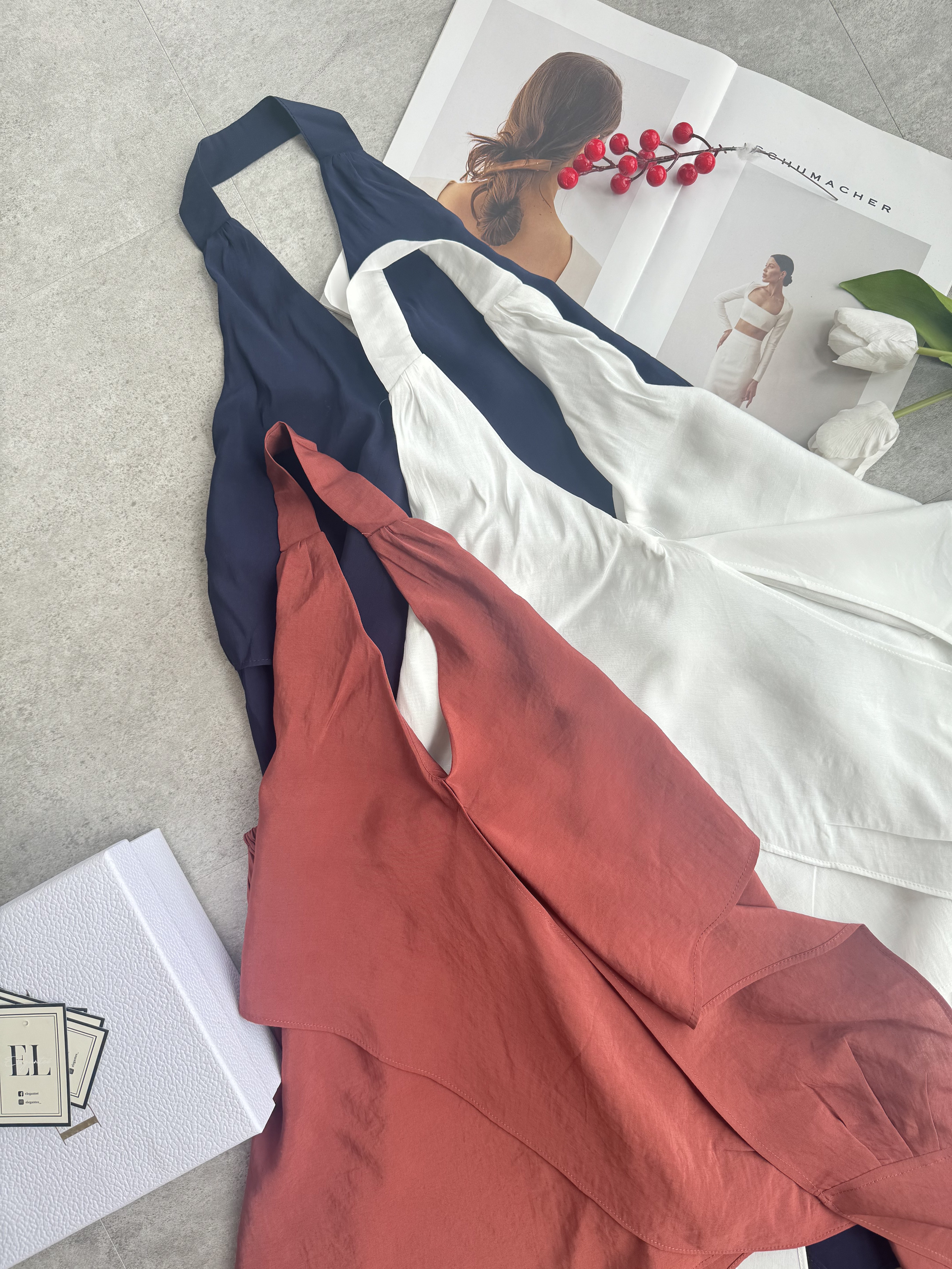 度假风长条带挂脖V领上衣