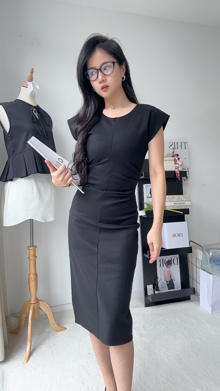 优雅收腰皱褶连身裙