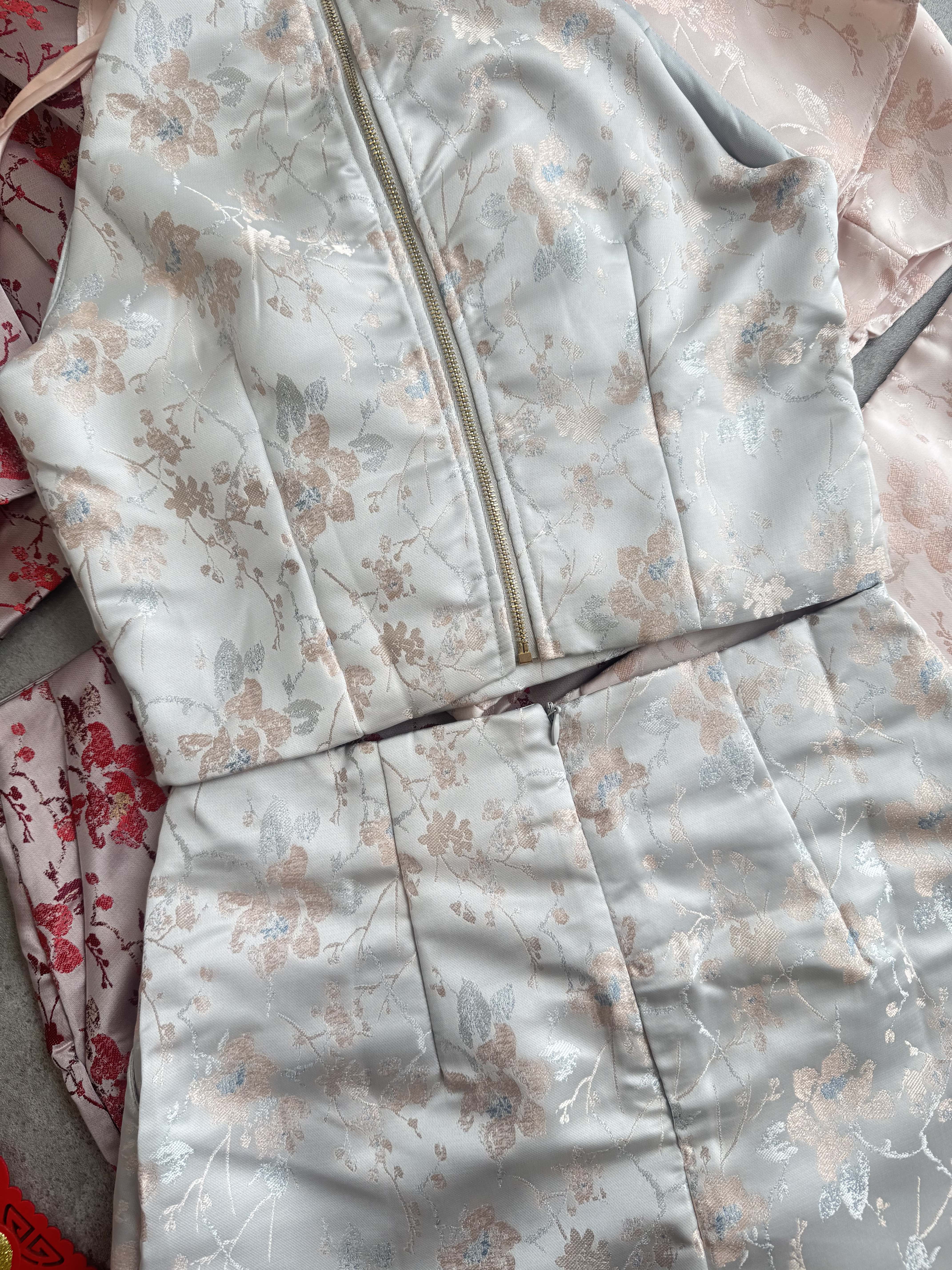 《新年》缎面刺绣领巾设计短裙套装