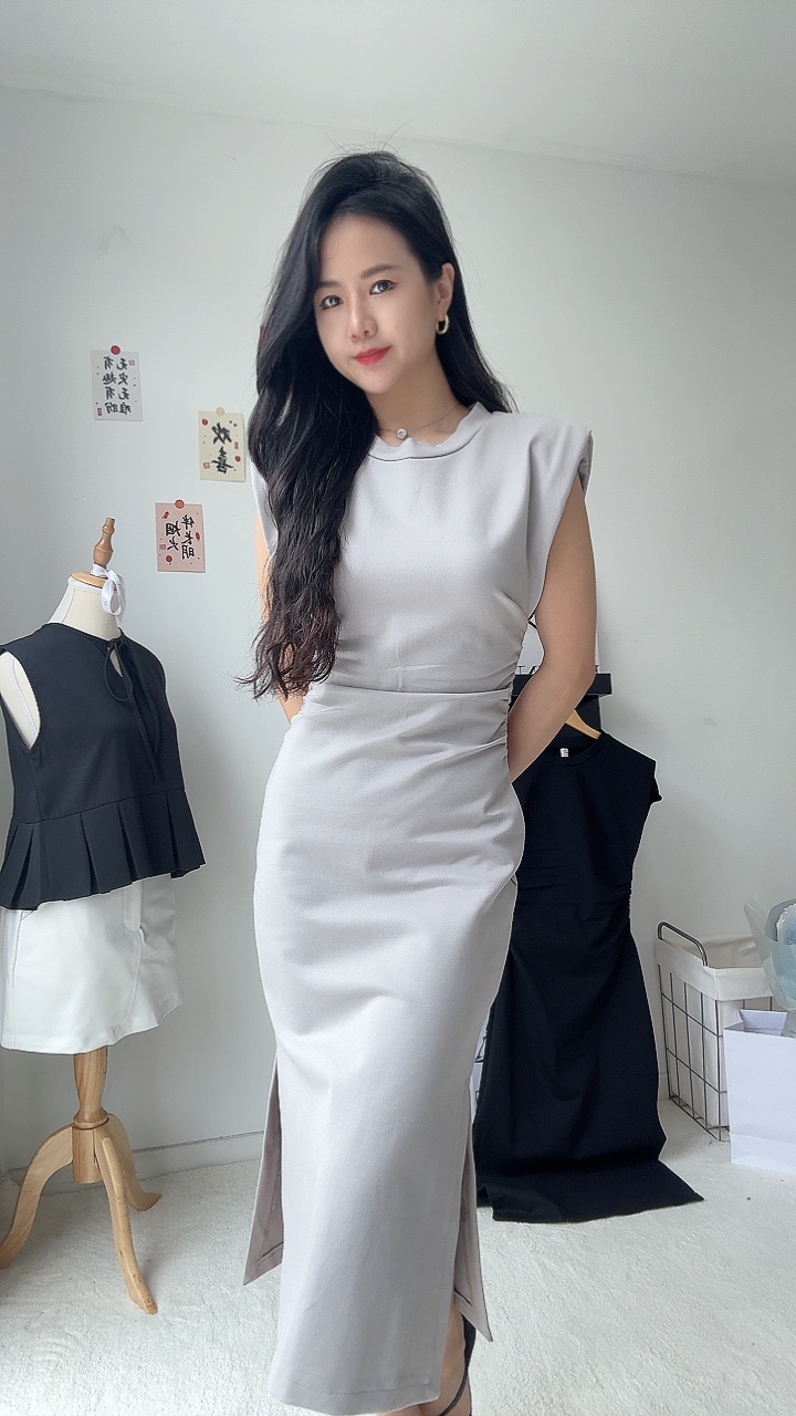 垫肩收腰连身裙