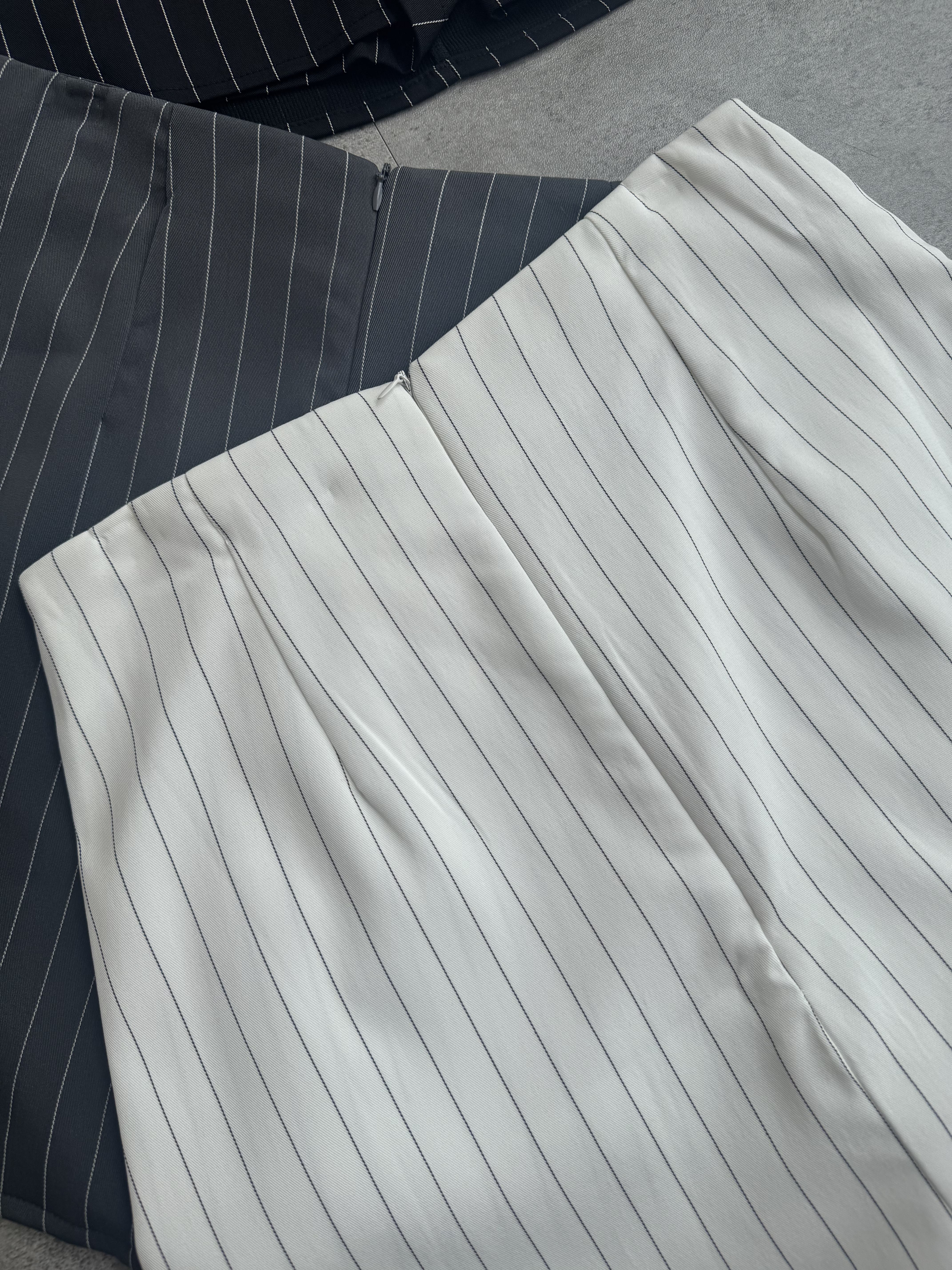 经典线条纽扣设计A短裙