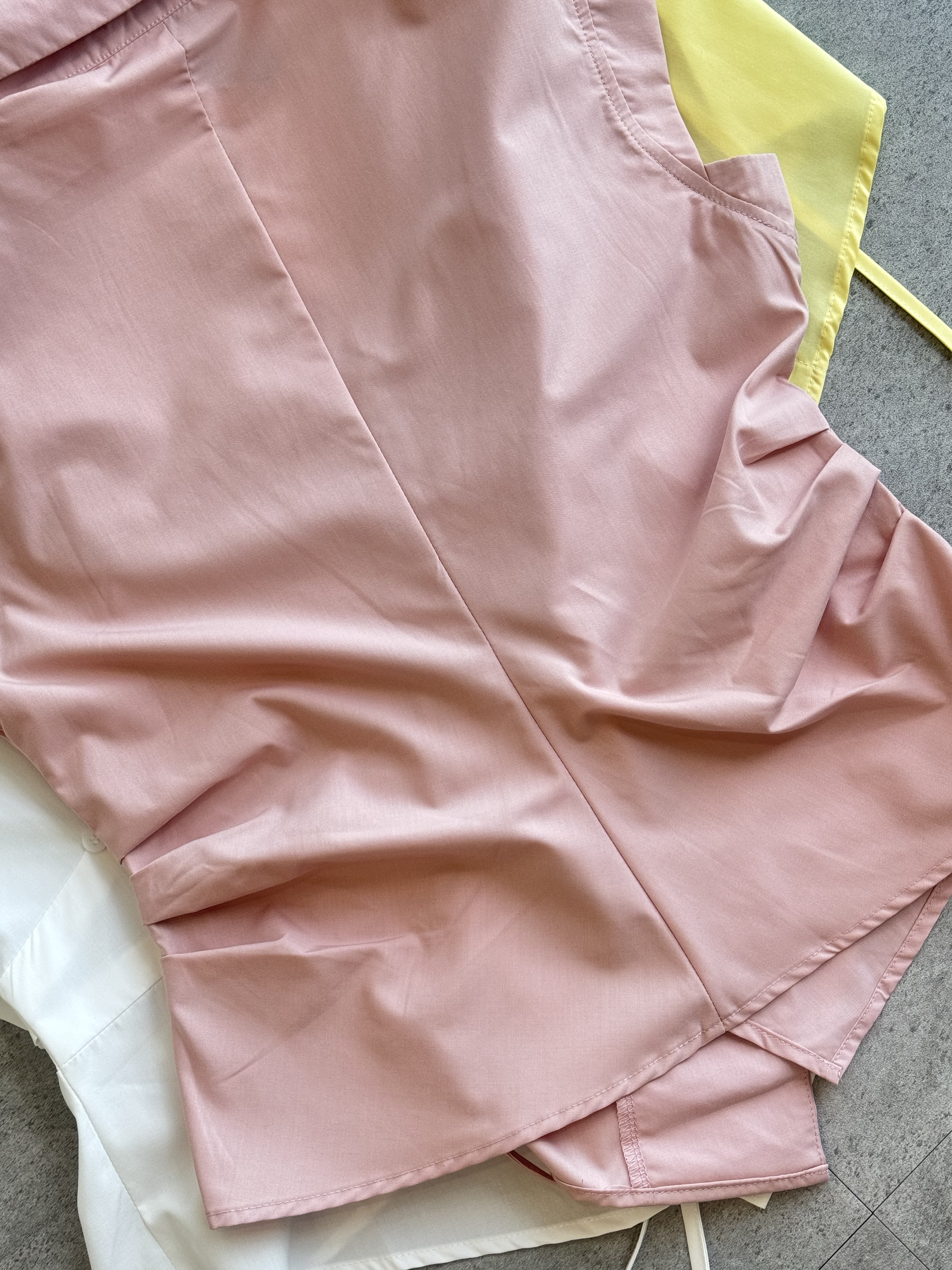 过肩袖不规则长尾皱褶腰Top