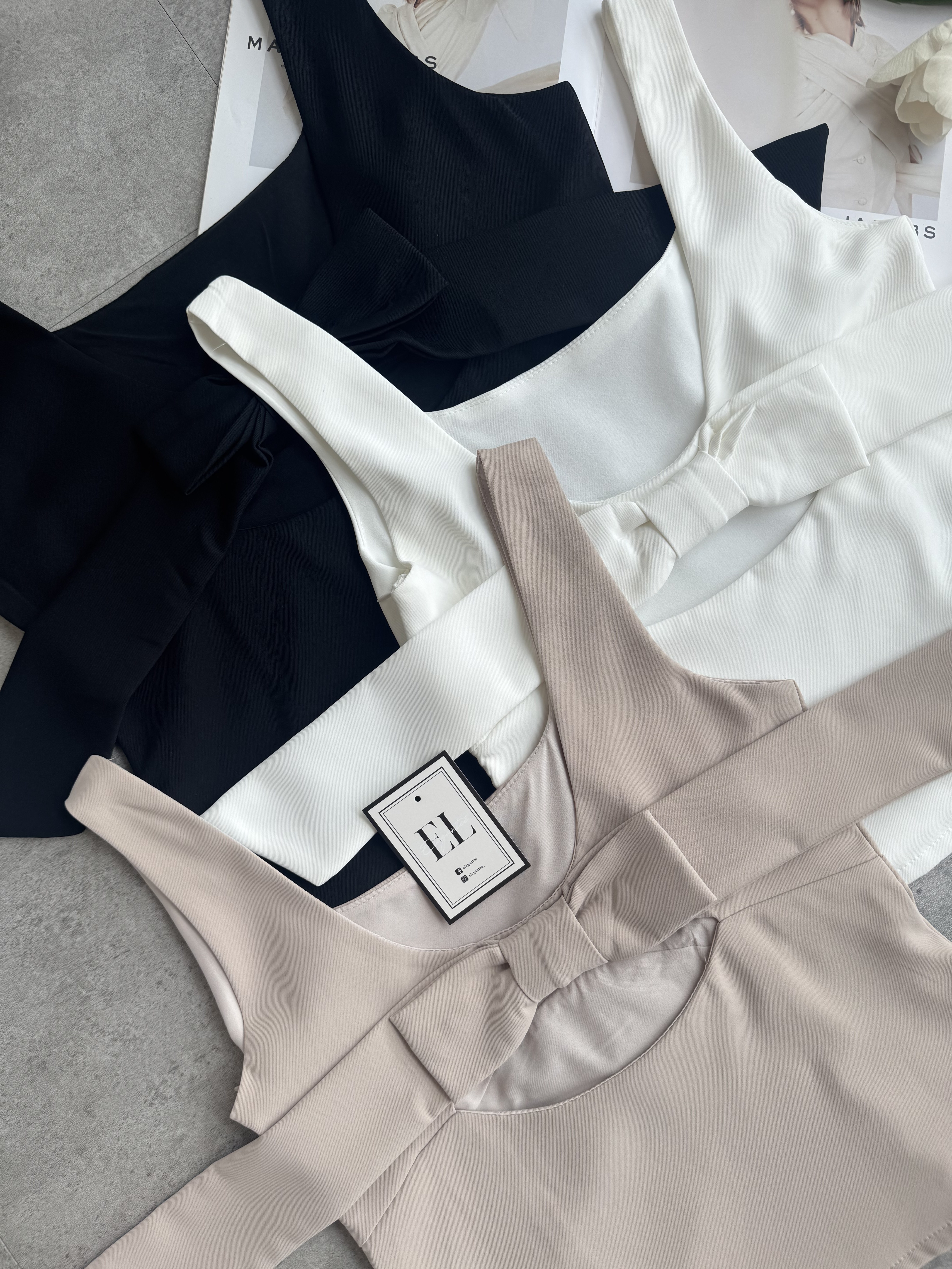 后背蝴蝶结滑面吊带上衣