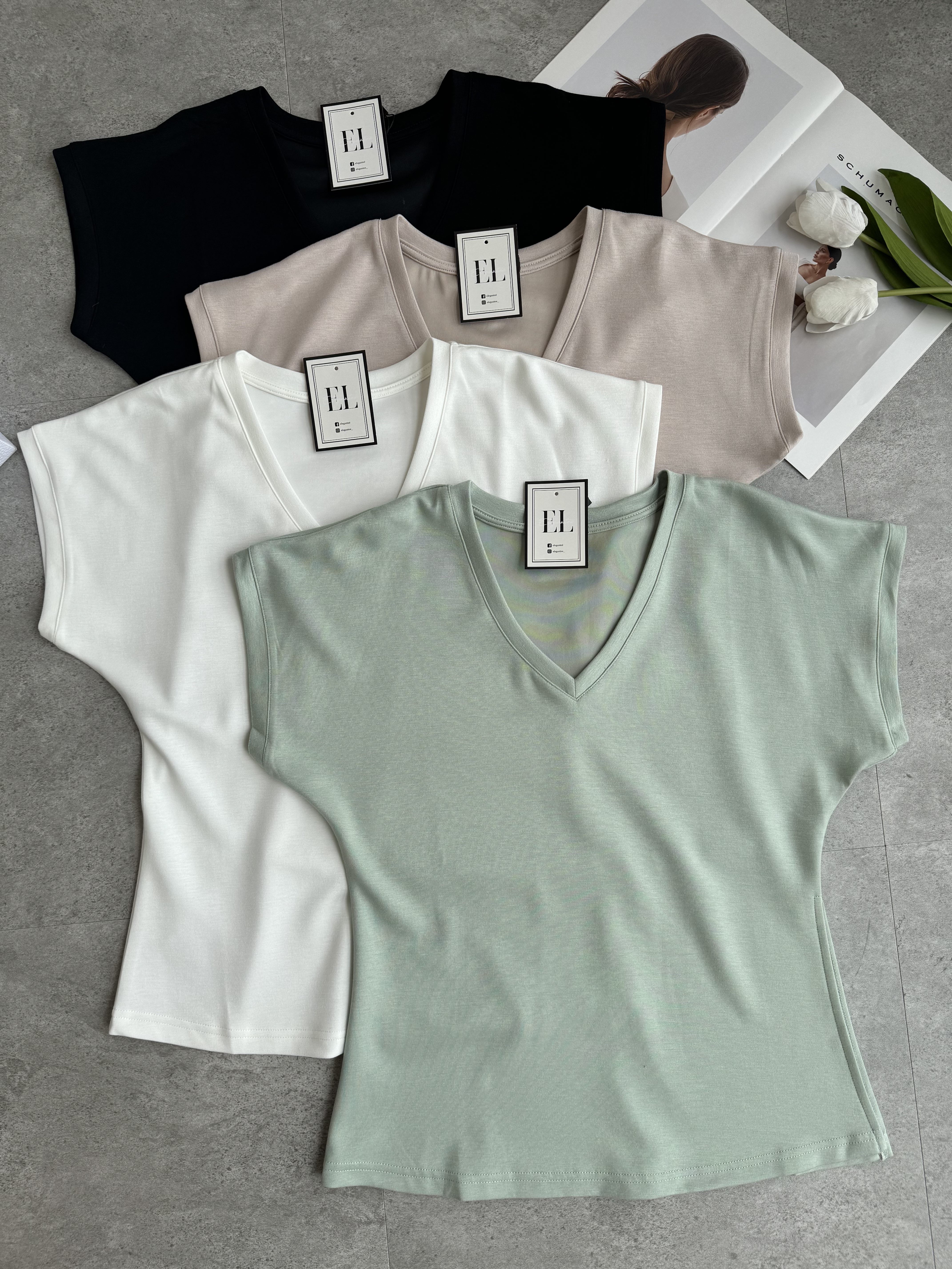柔软料侧开叉V领Shirt