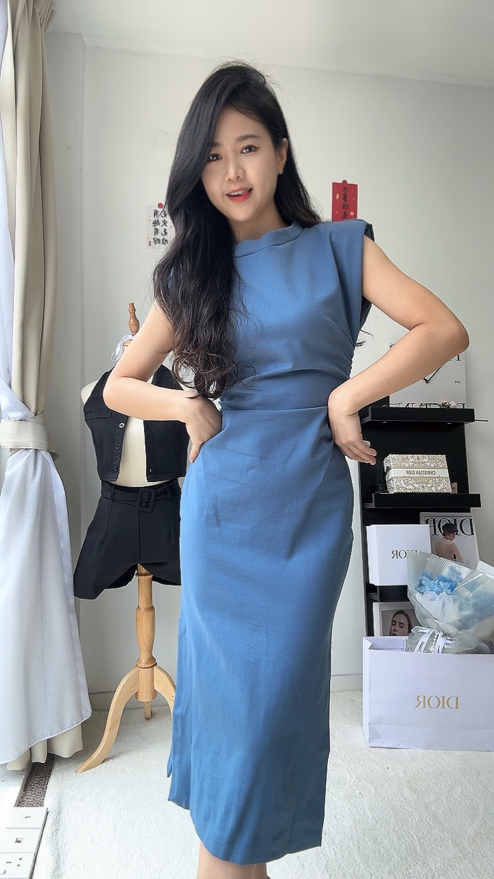 垫肩收腰连身裙