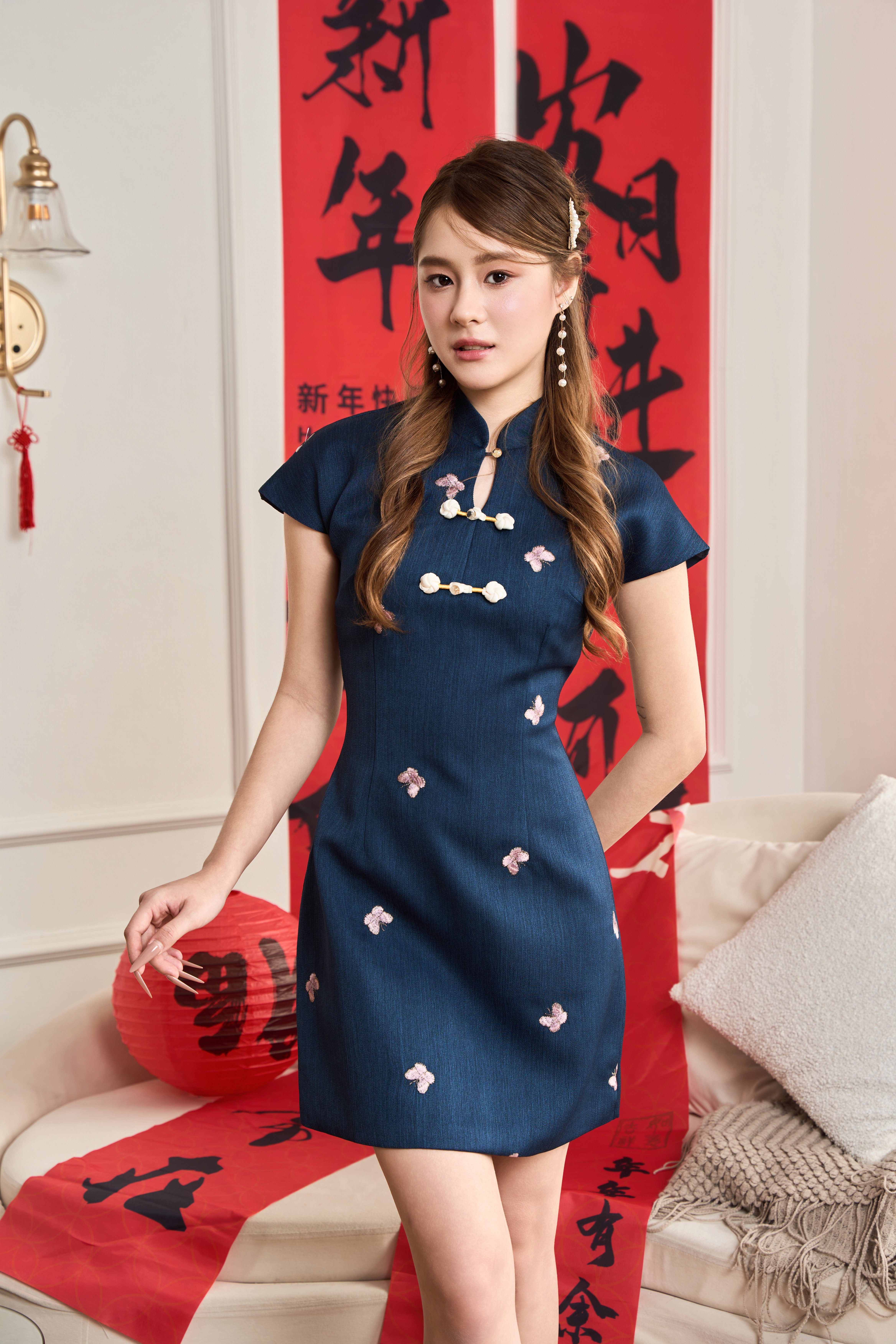 《亲子-女》粉蝴蝶刺绣高质感纹理面料旗袍