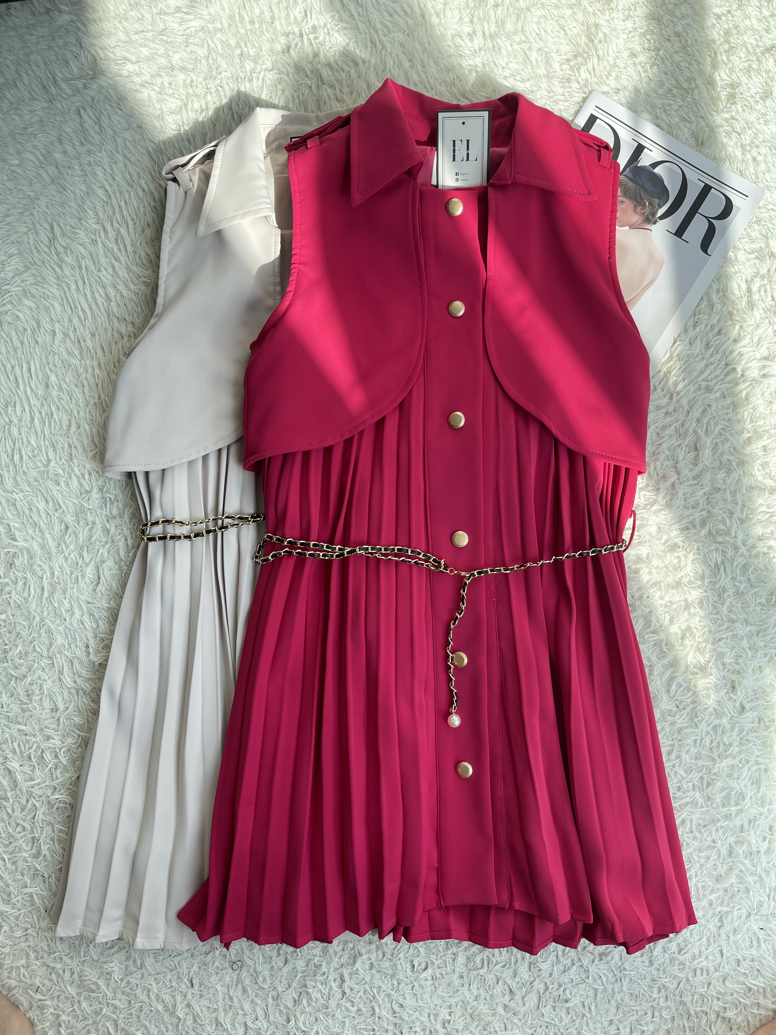 无袖斗风设计百褶连身裙（附送腰链）