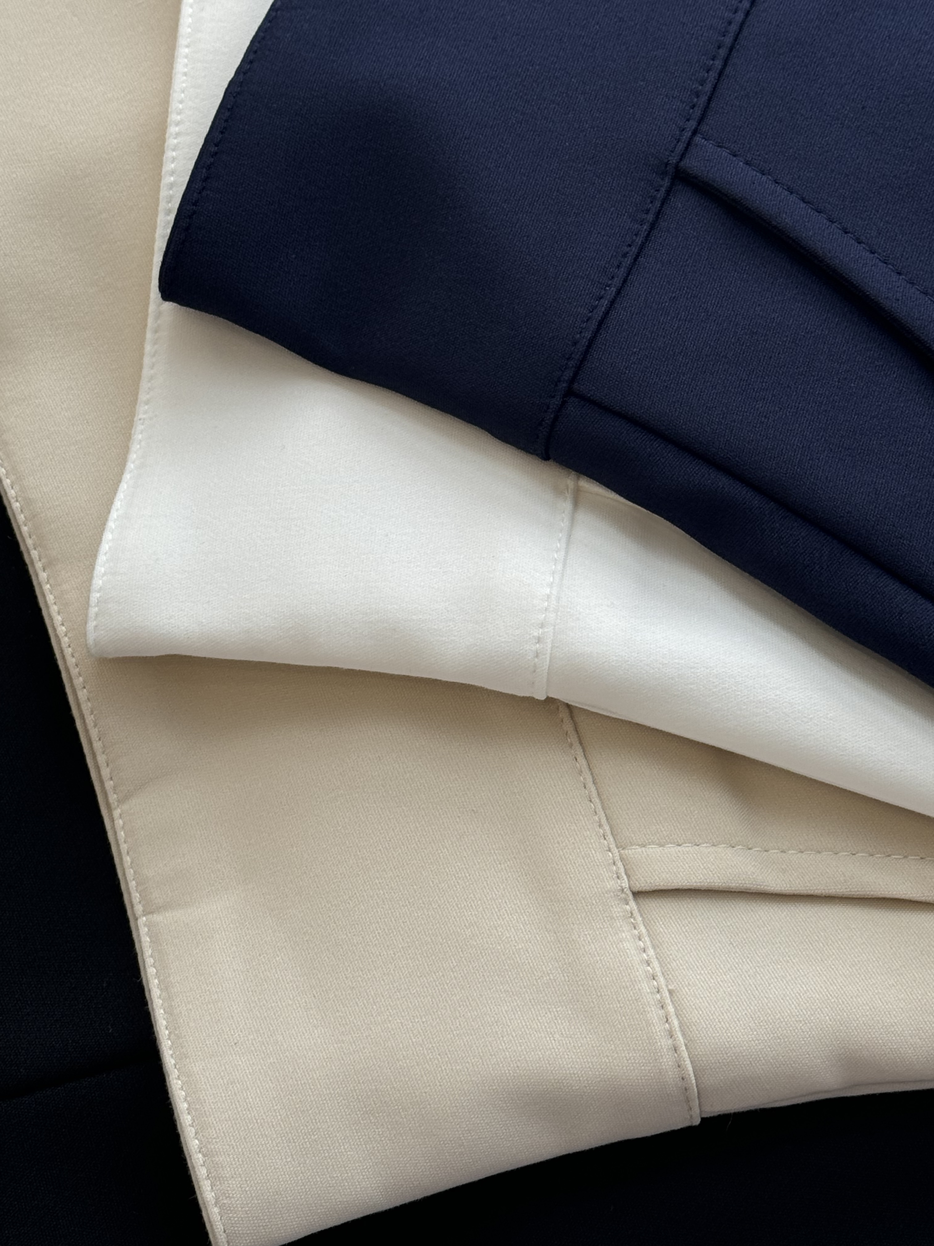 厚腰线下摆卷边短裙