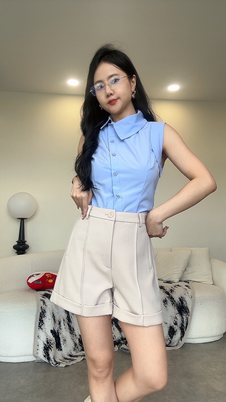 卷边无袖斜钮设计Top