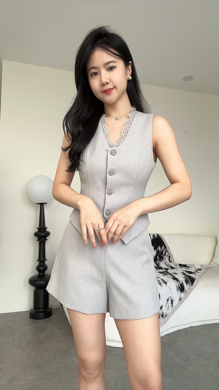 《高级系列》 蕾丝边修身版马甲