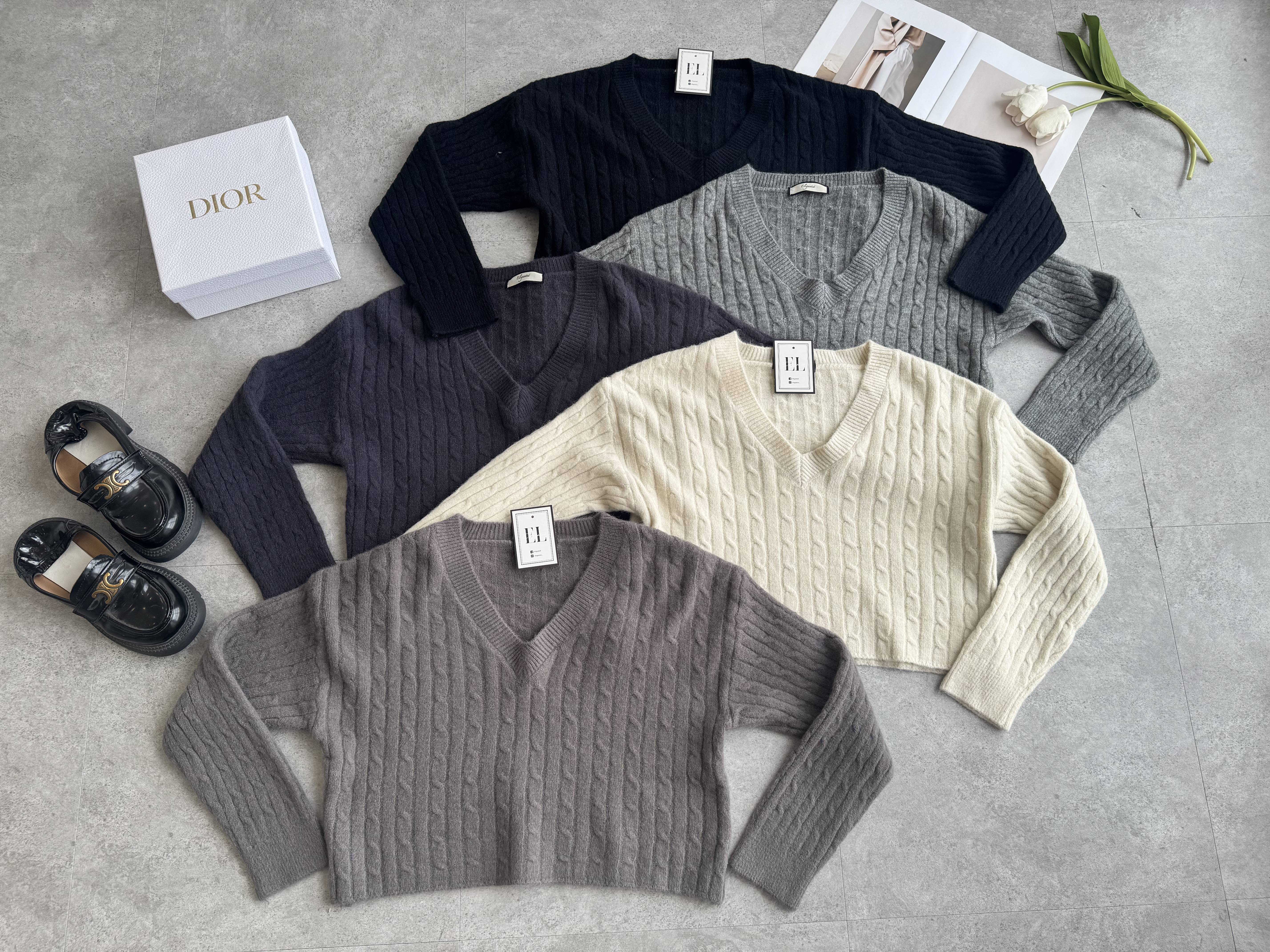 V领大麻编长袖毛衣